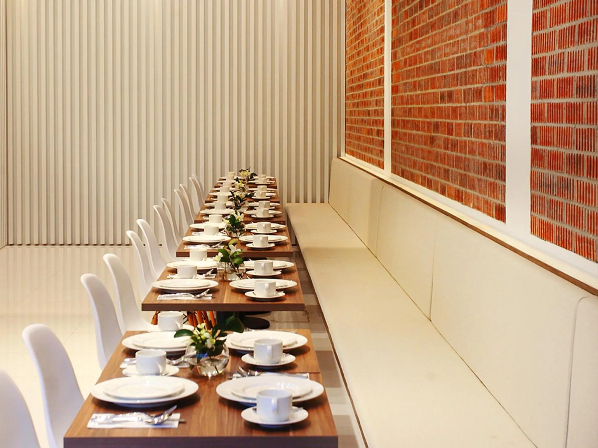 Restaurant/places to eat in Arcadia Hotel