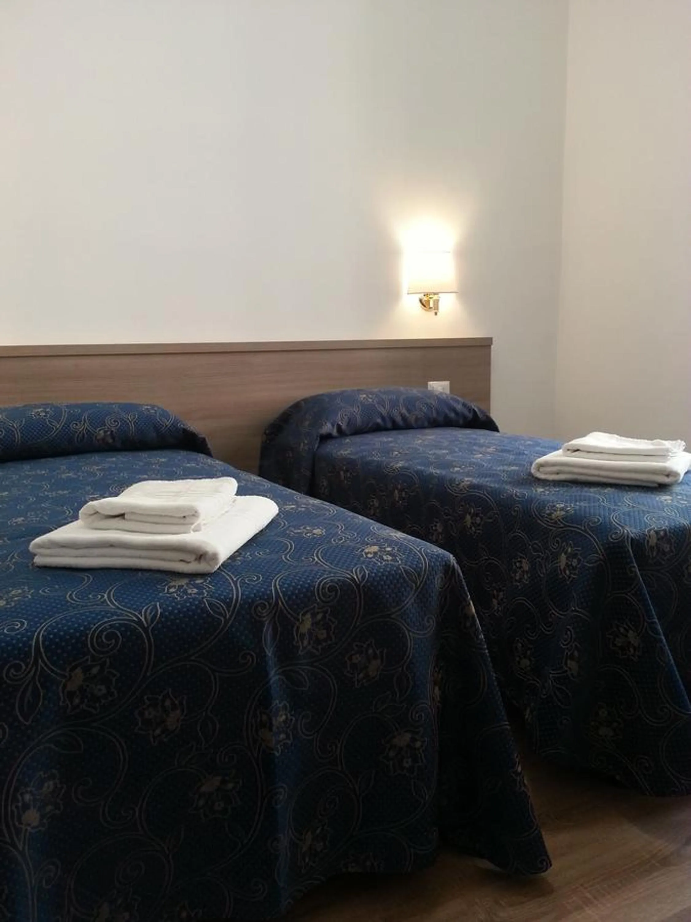 Living room, Bed in Marziah Inn