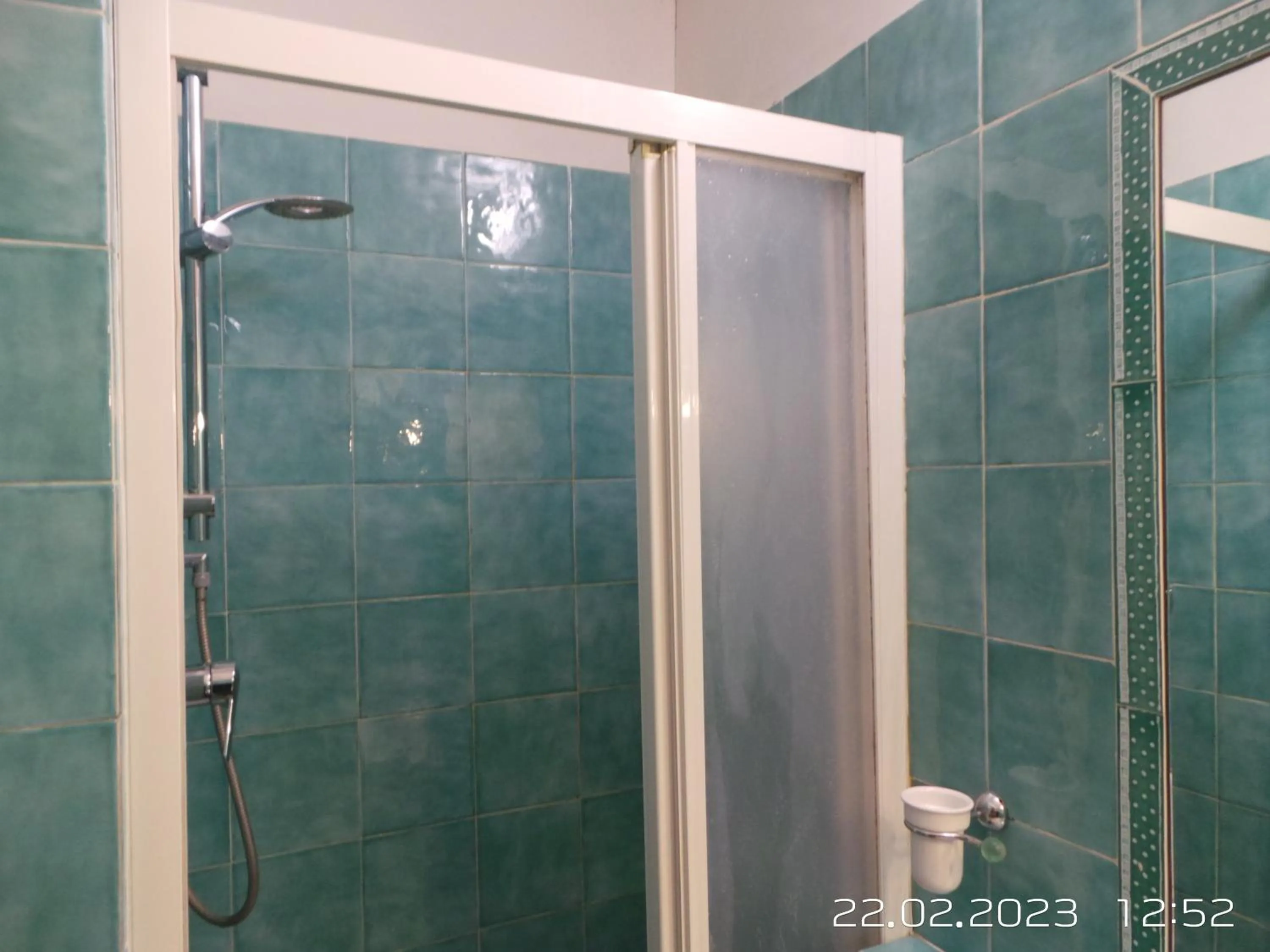 Shower in Marziah Inn