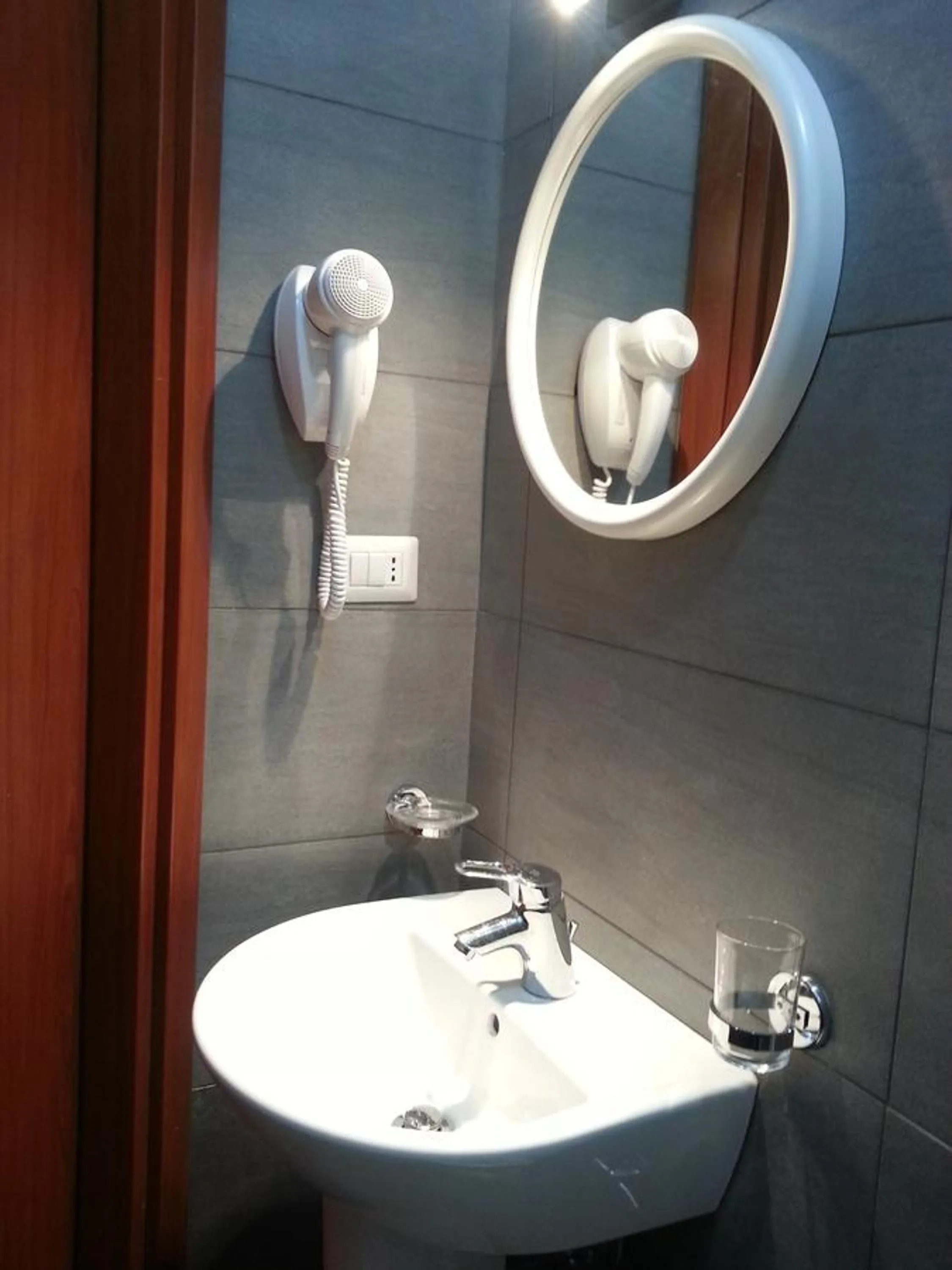 Toilet in Marziah Inn