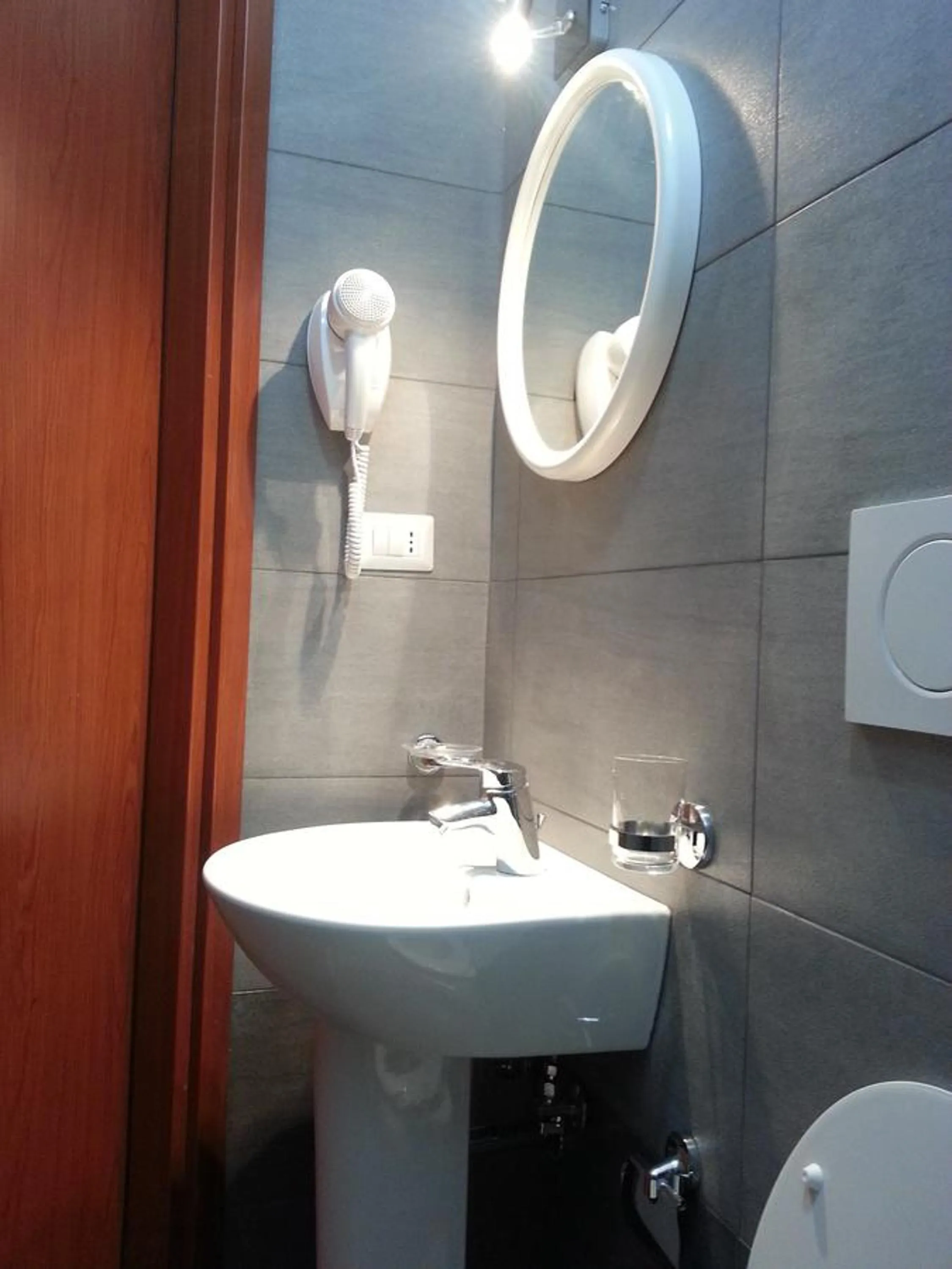 Toilet in Marziah Inn