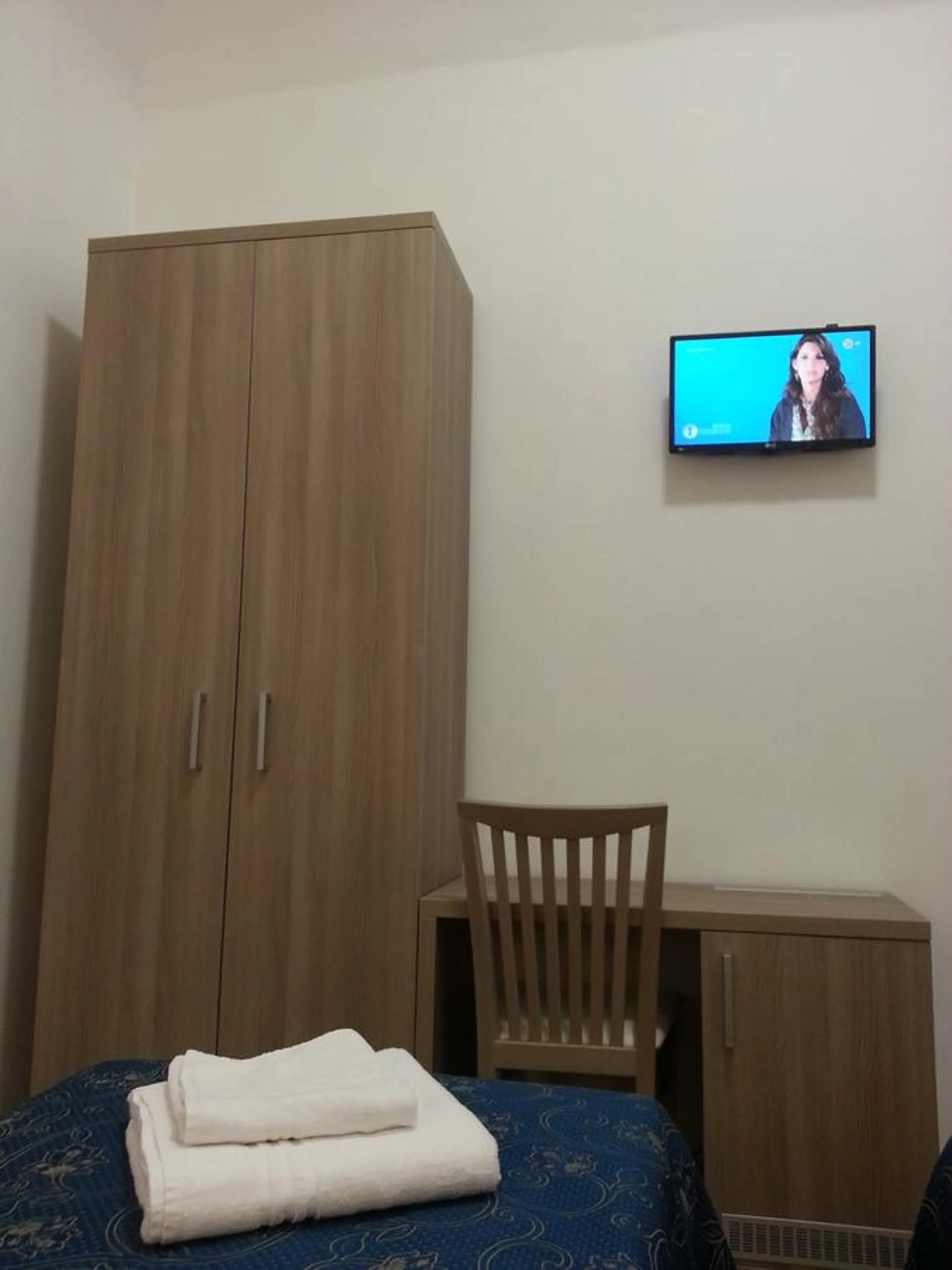 Living room, Bed in Marziah Inn