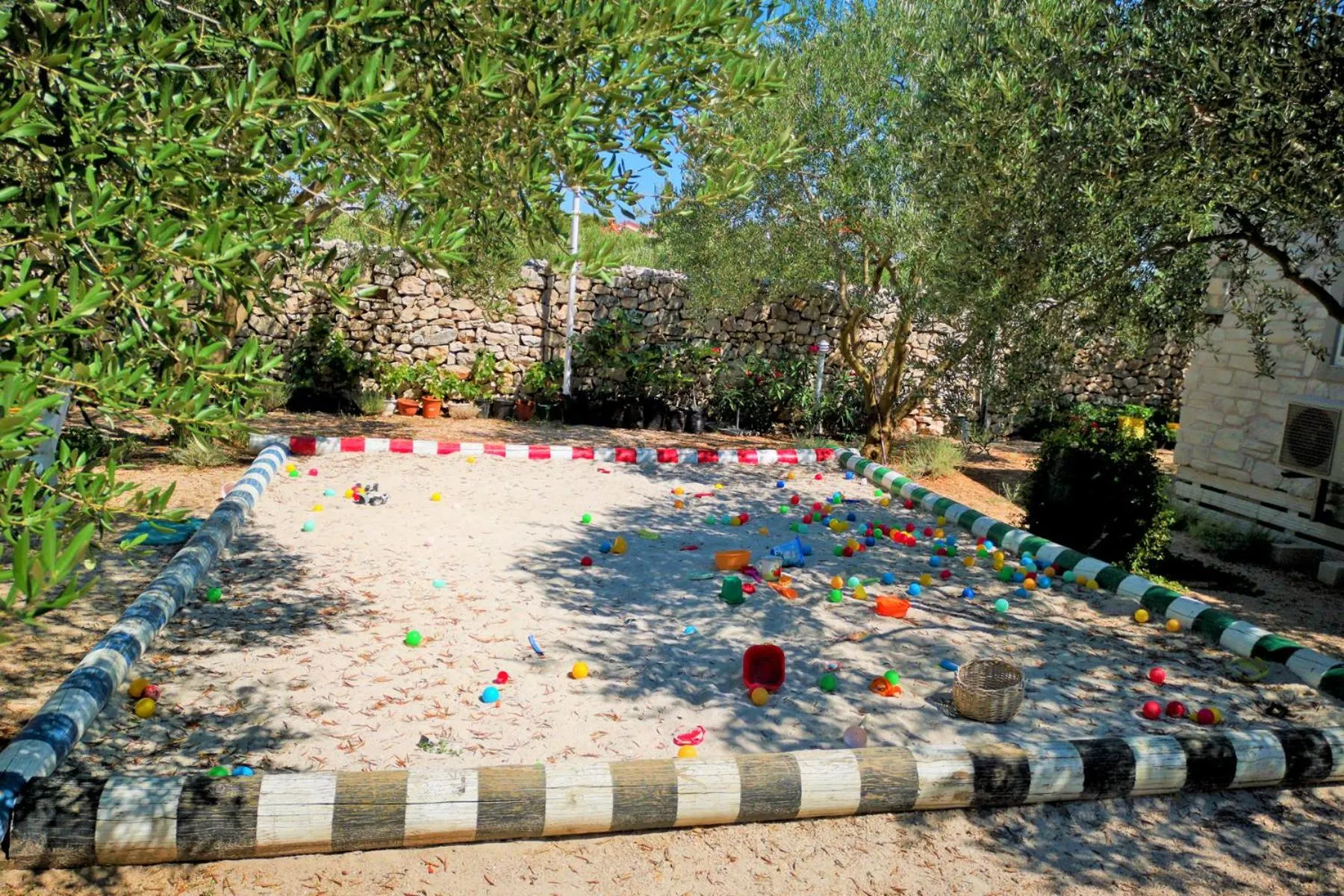 Children play ground in Mobile Homes Holiday Olive Garden