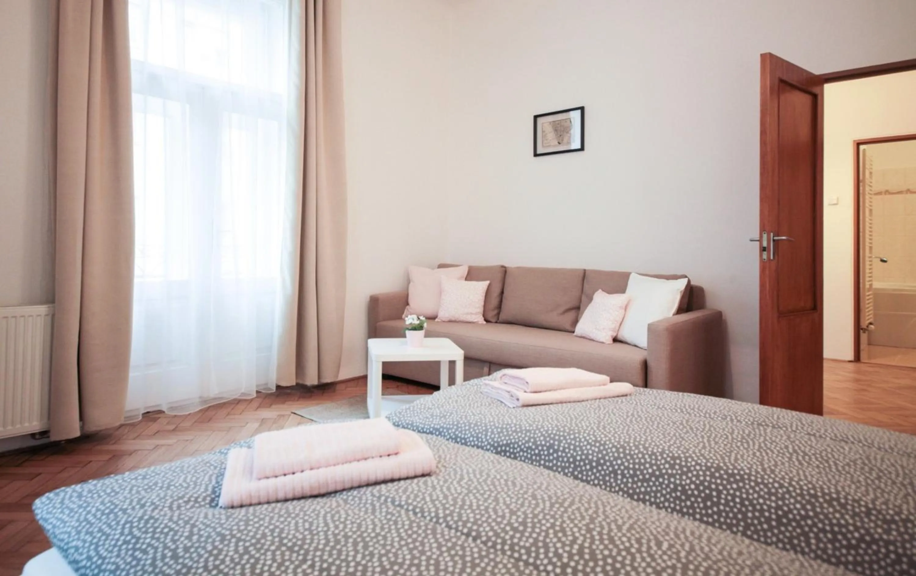 Bedroom, Bed in Angel City Aparthotel