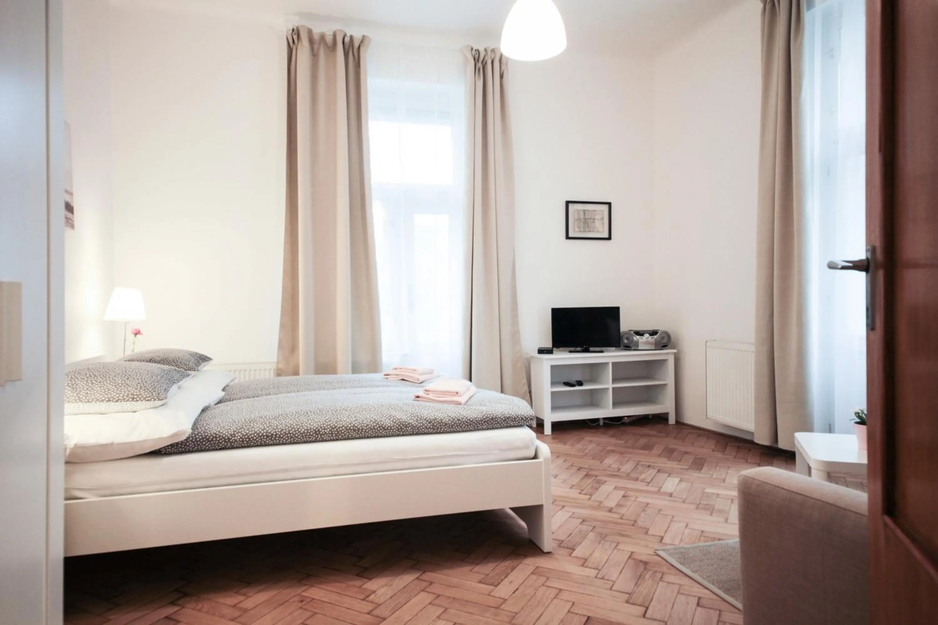 Bed in Angel City Aparthotel