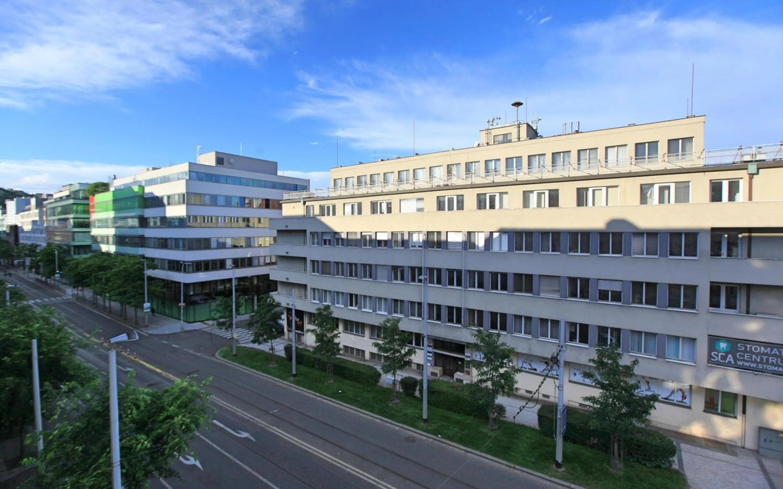 Street view in Angel City Aparthotel