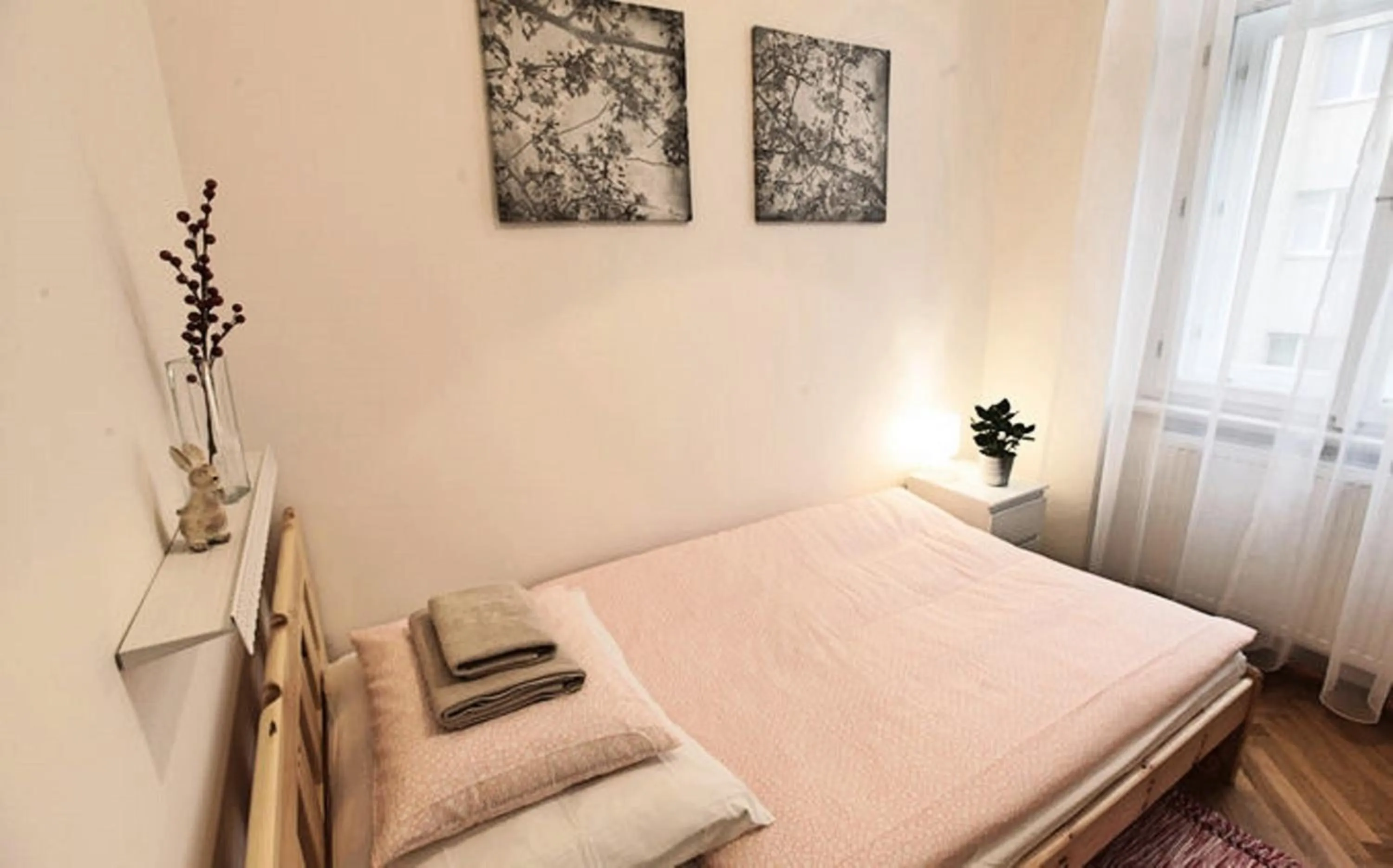 Bed in Angel City Aparthotel