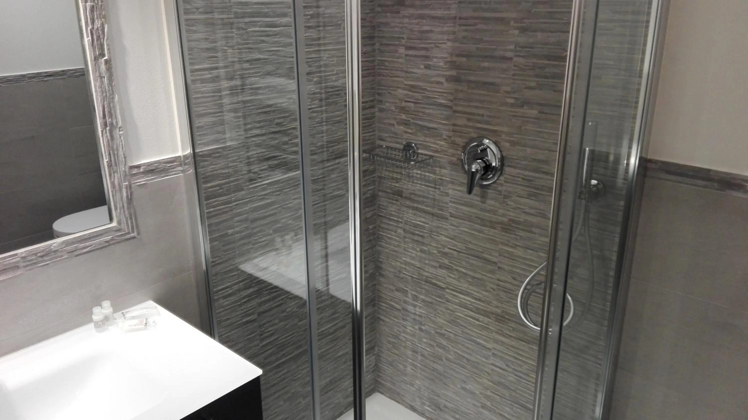 Shower in B&B Augusto