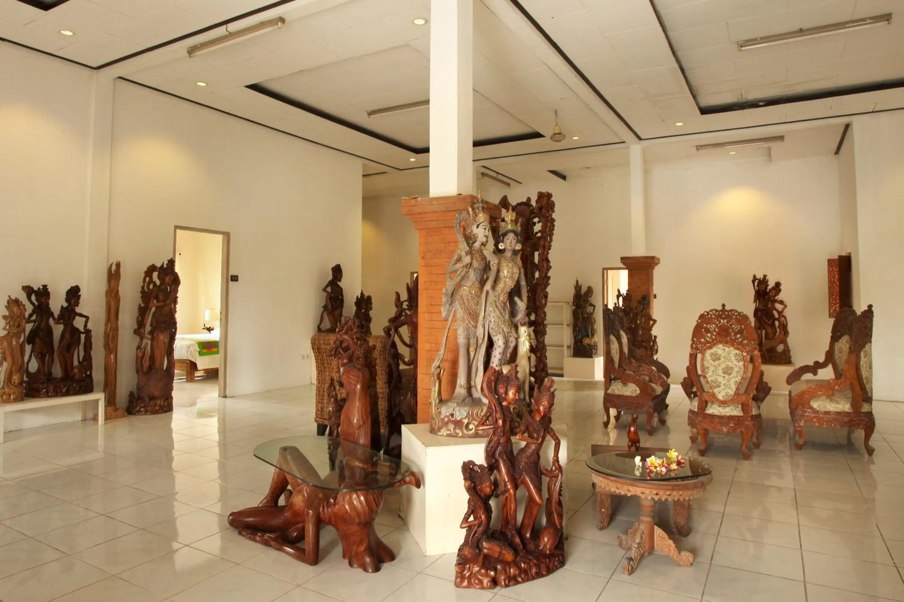 Communal lounge/ TV room in Bali Sunshine Ubud