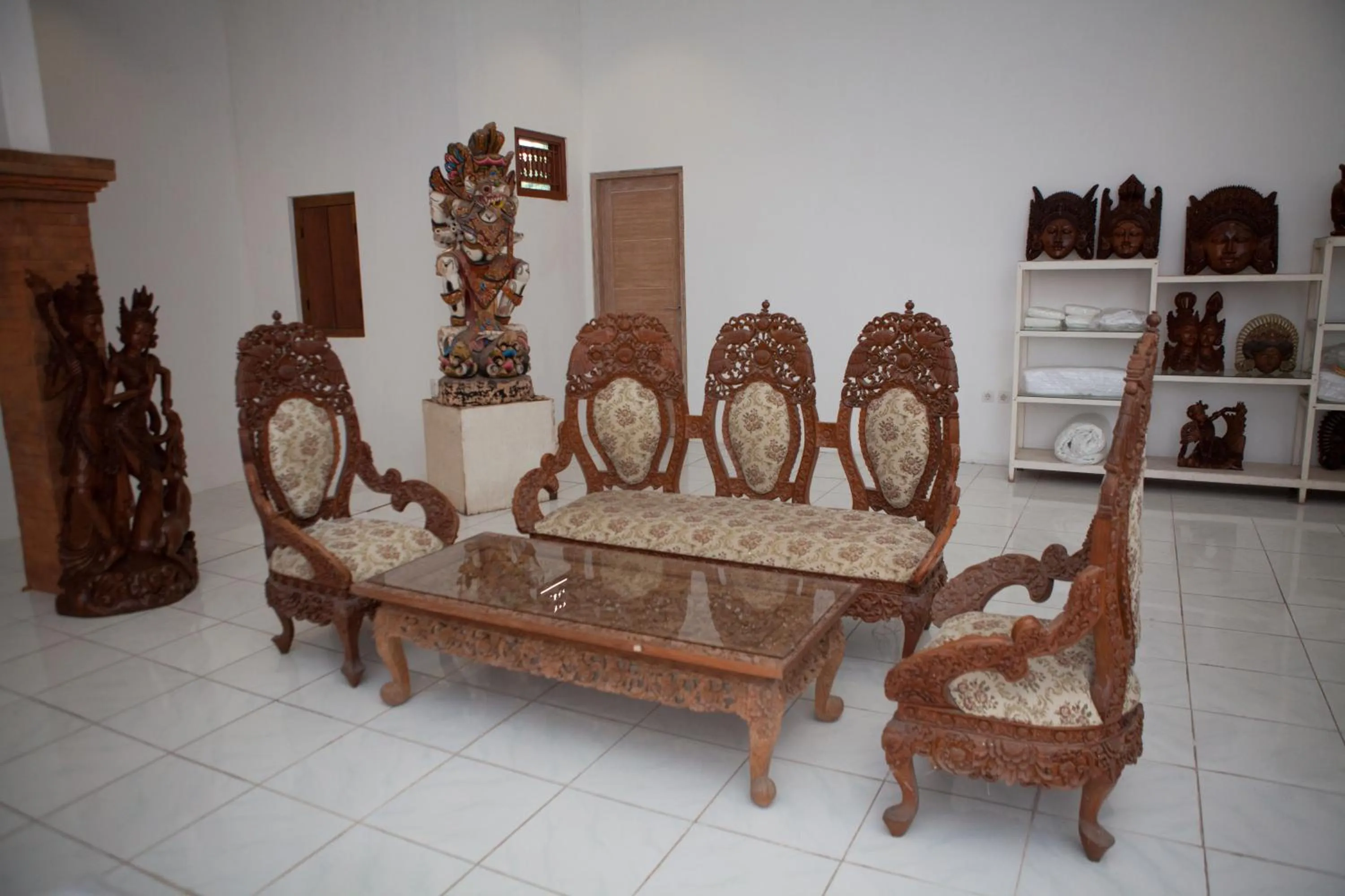 Communal lounge/ TV room in Bali Sunshine Ubud