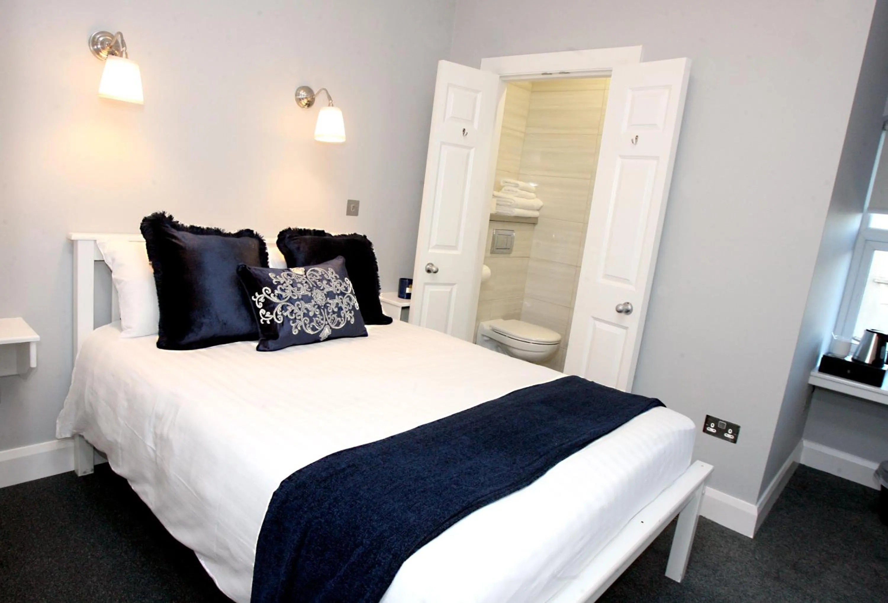 Bed in The Sliding Rock Inn