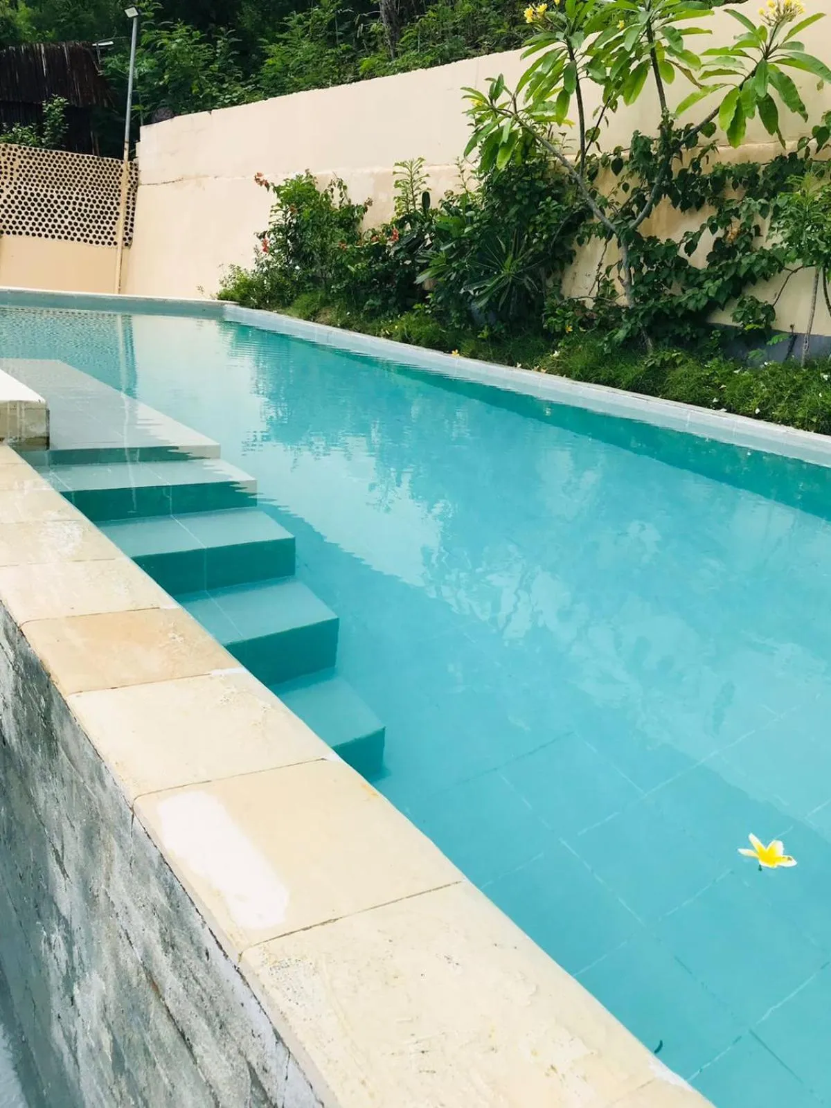 Swimming pool in Sunset Hill Hotel