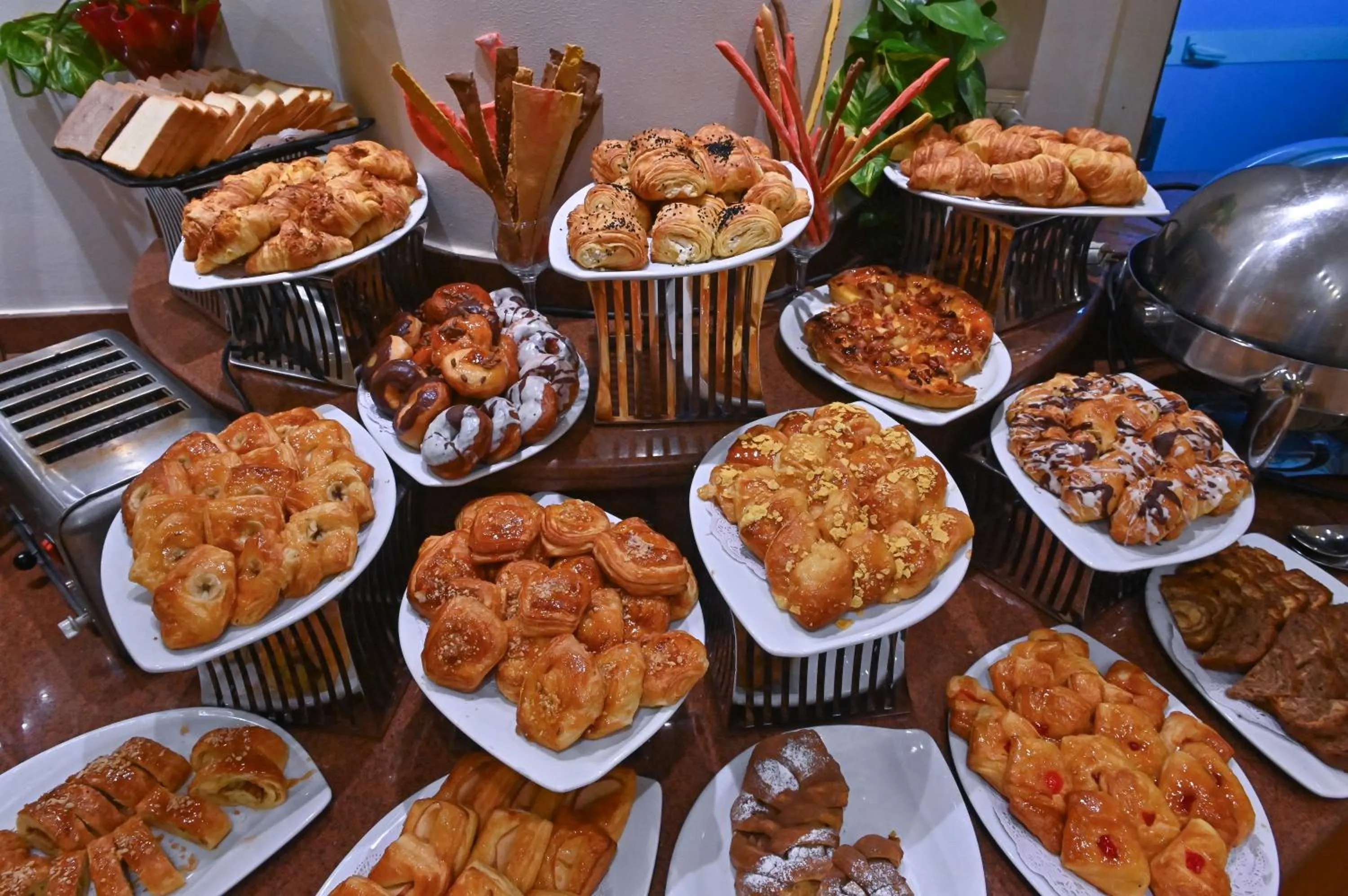 Restaurant/places to eat in Swiss Inn Nile Hotel