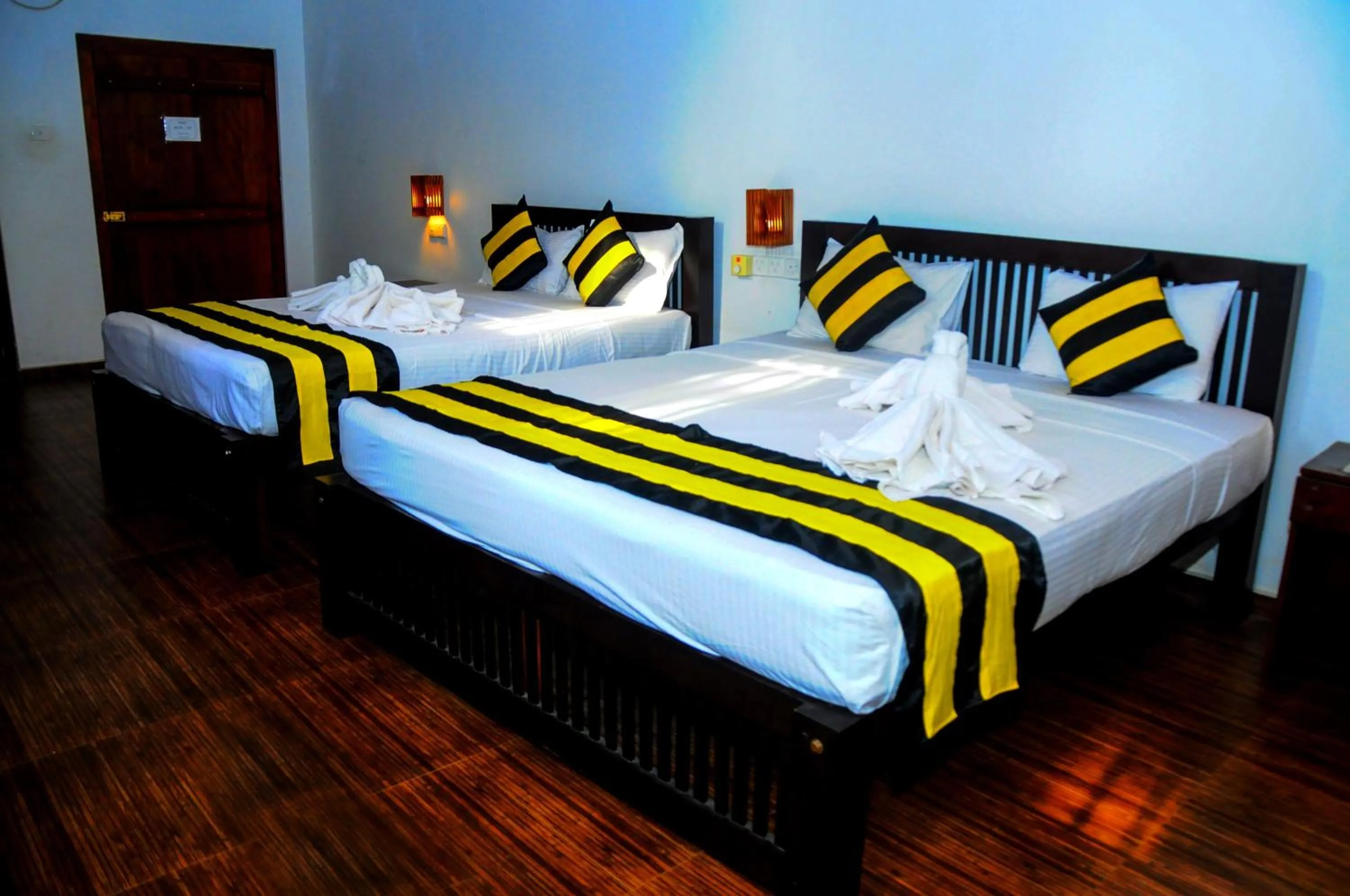 Happy Banana Hotel