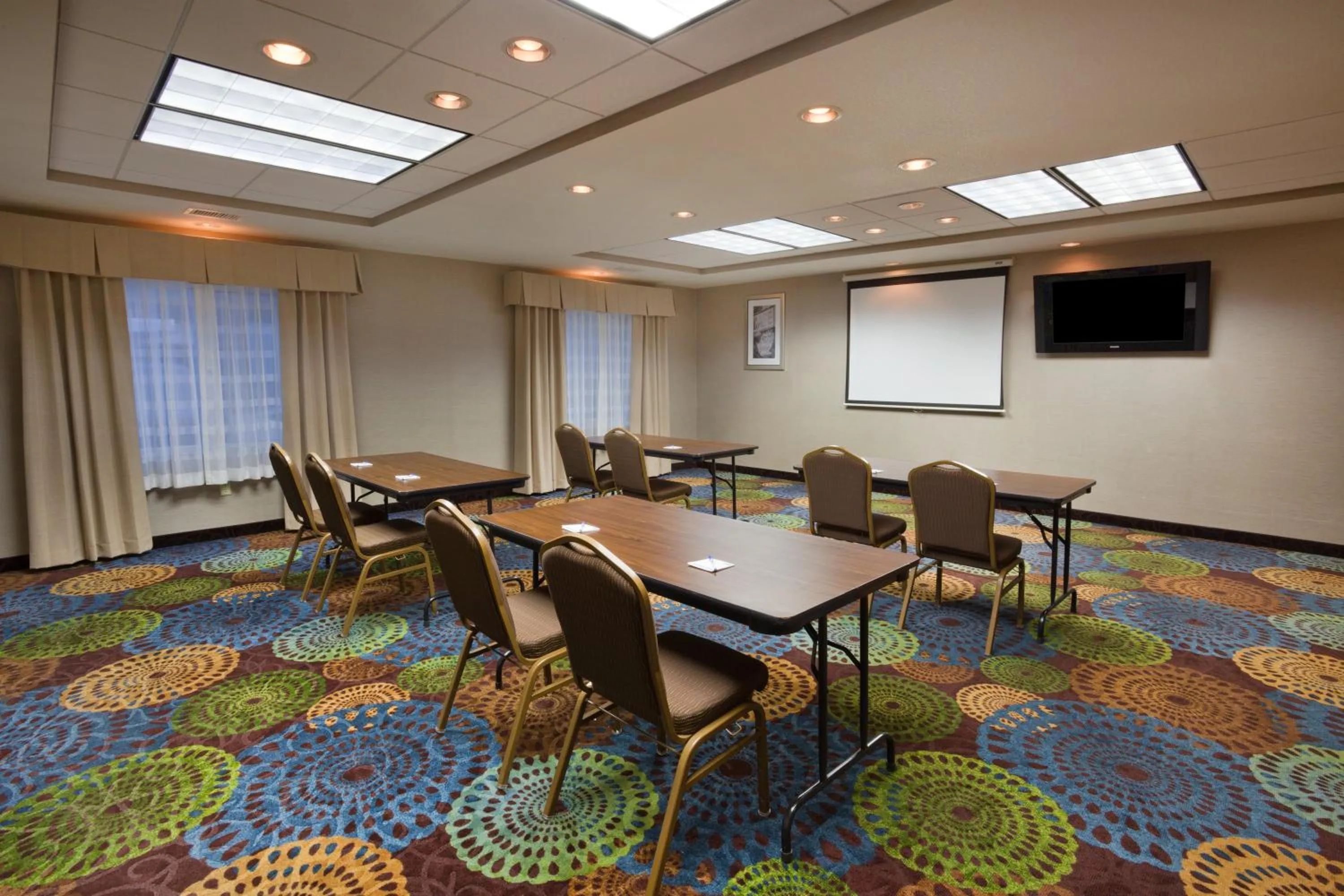 Meeting/conference room in Holiday Inn Express & Suites Aberdeen by IHG