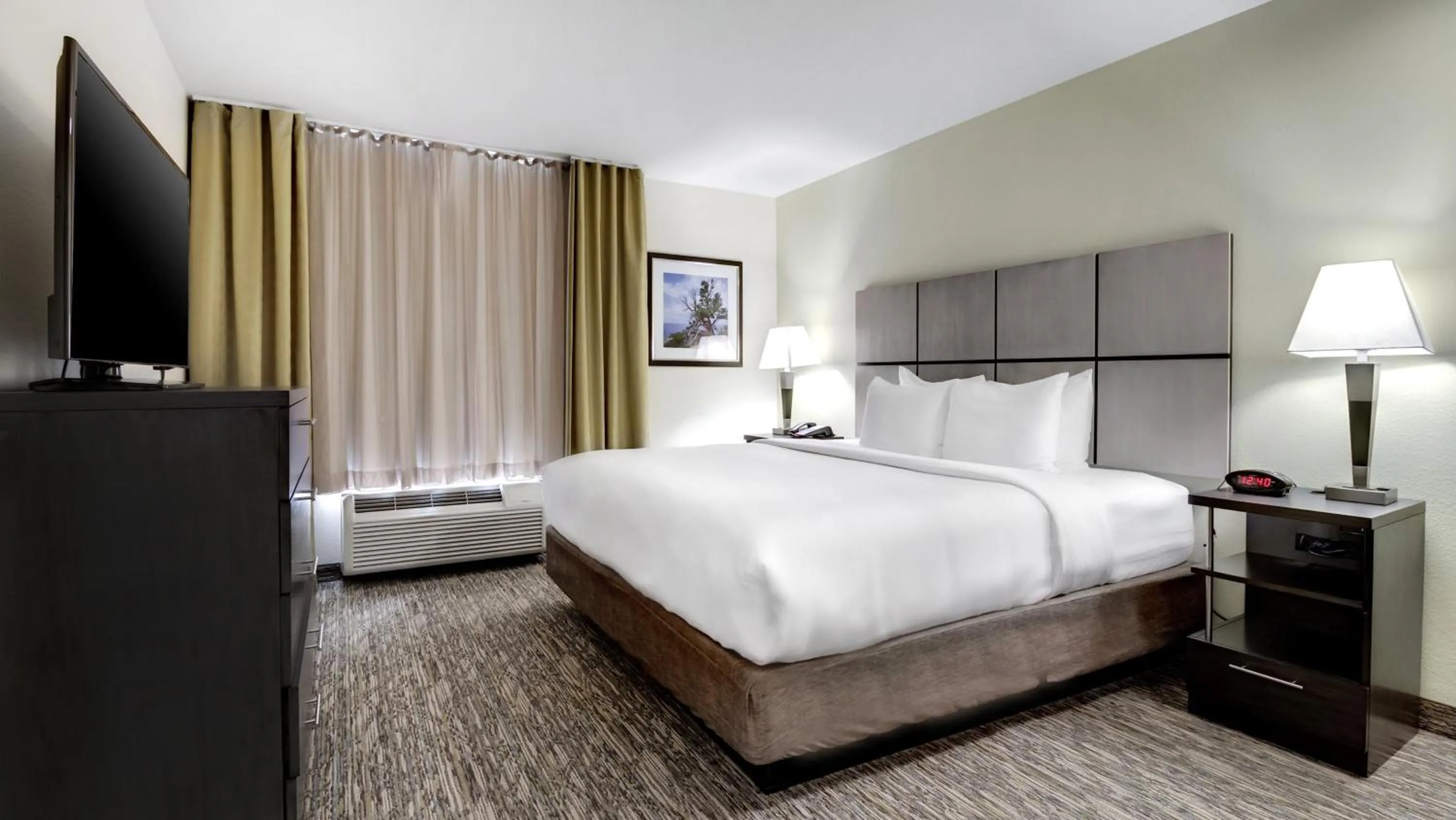Photo of the whole room, Bed in Candlewood Suites Waco by IHG