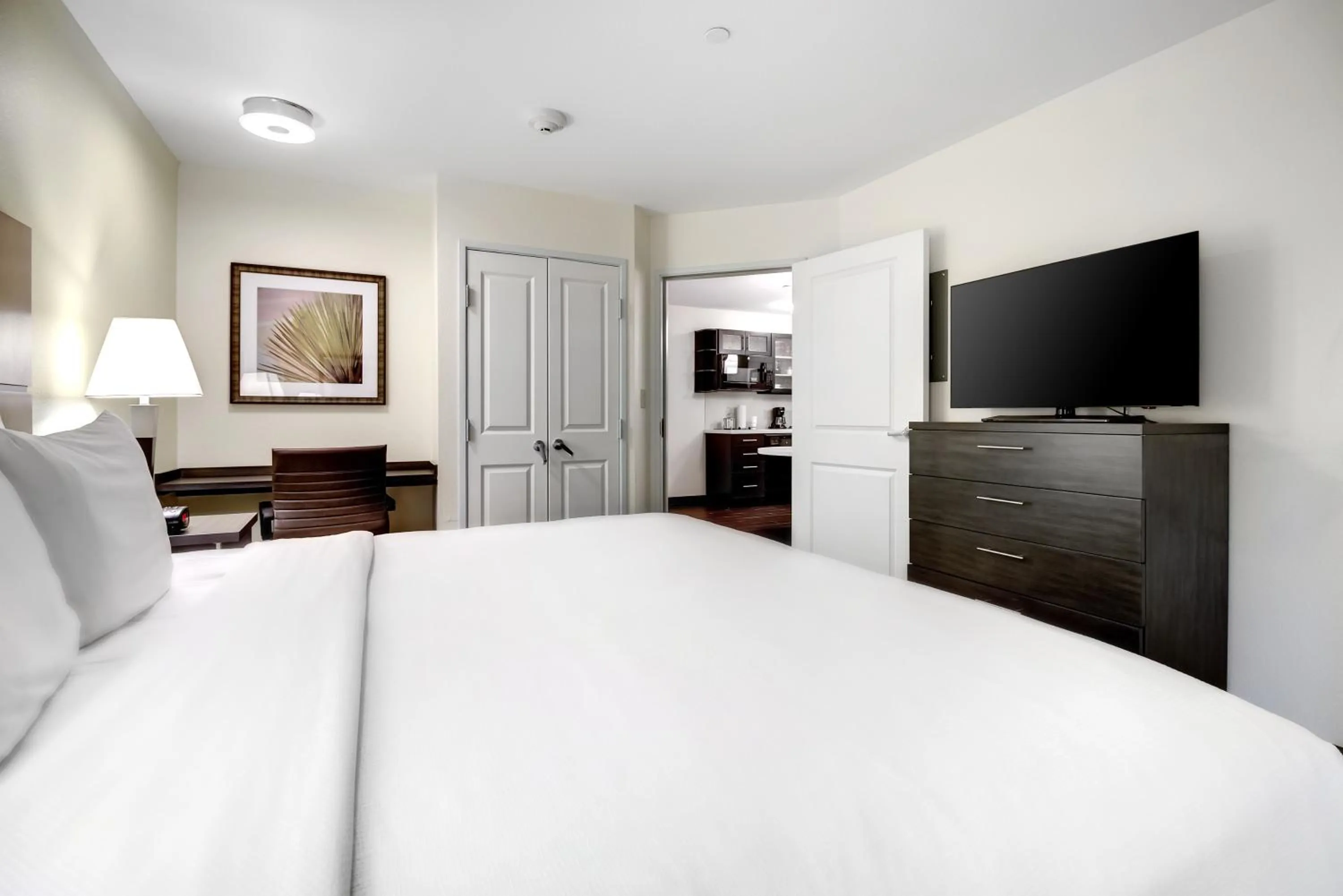 Bedroom, Bed in Candlewood Suites Waco by IHG