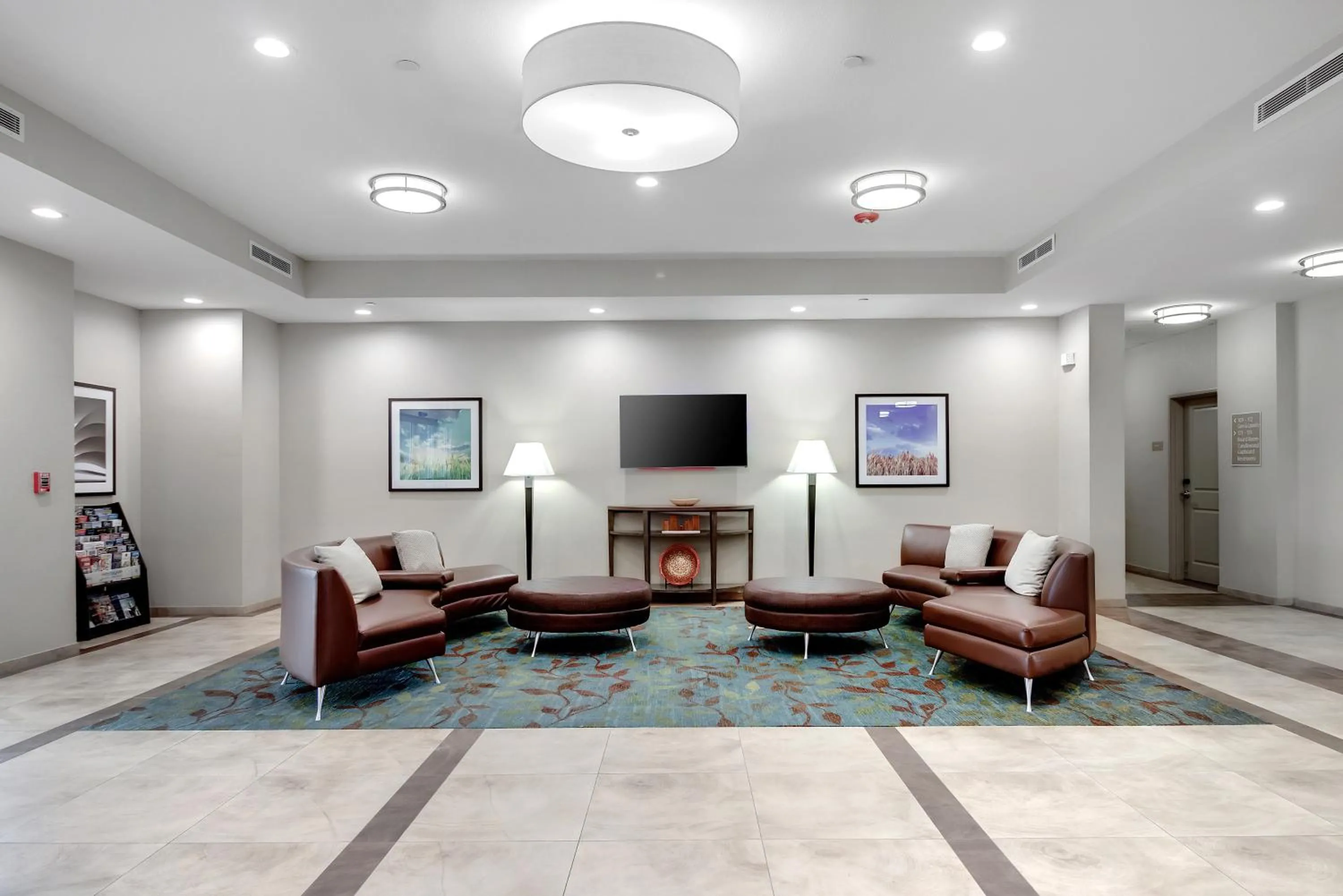 Communal lounge/ TV room in Candlewood Suites Waco by IHG
