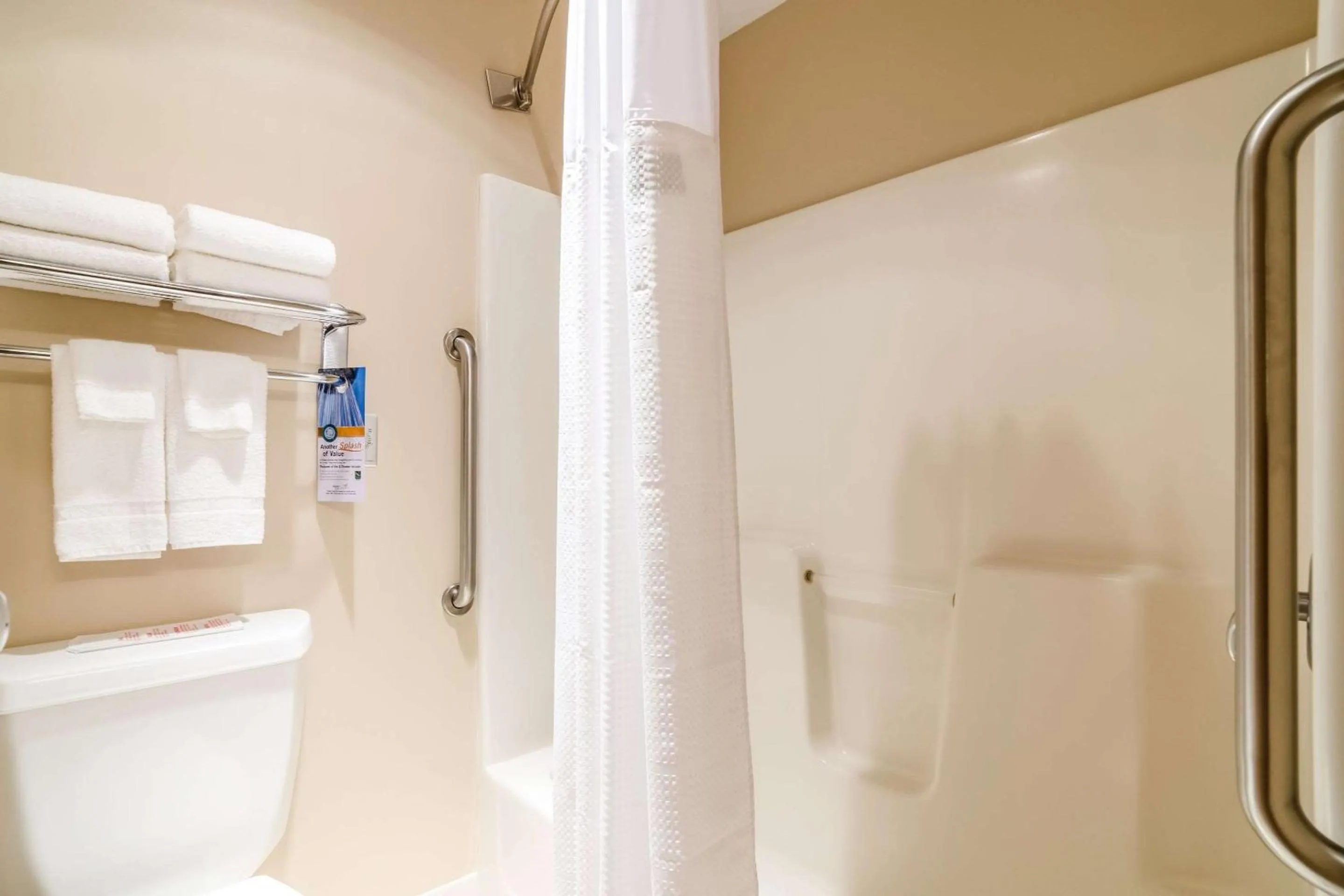 Bathroom in Quality Inn Alliance