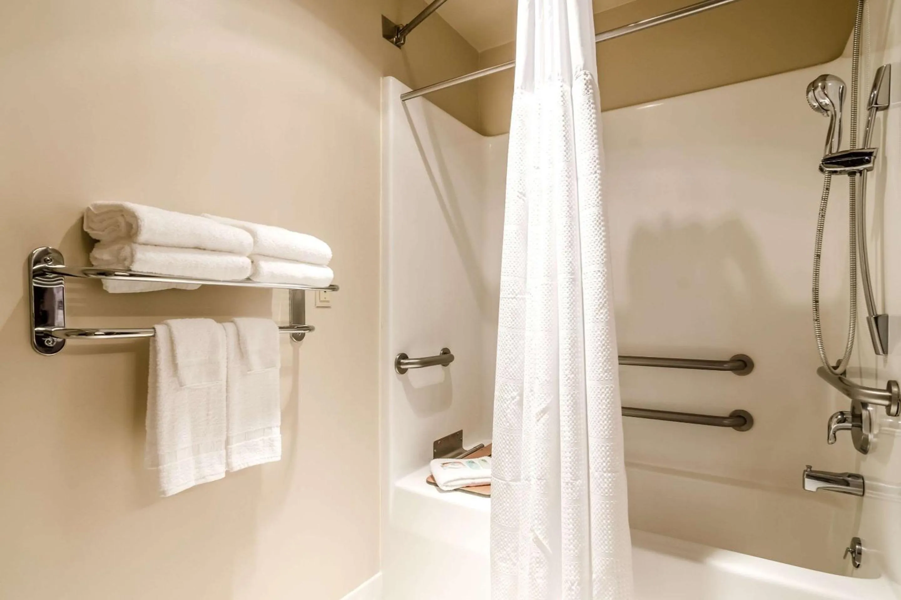 Bathroom in Quality Inn Alliance