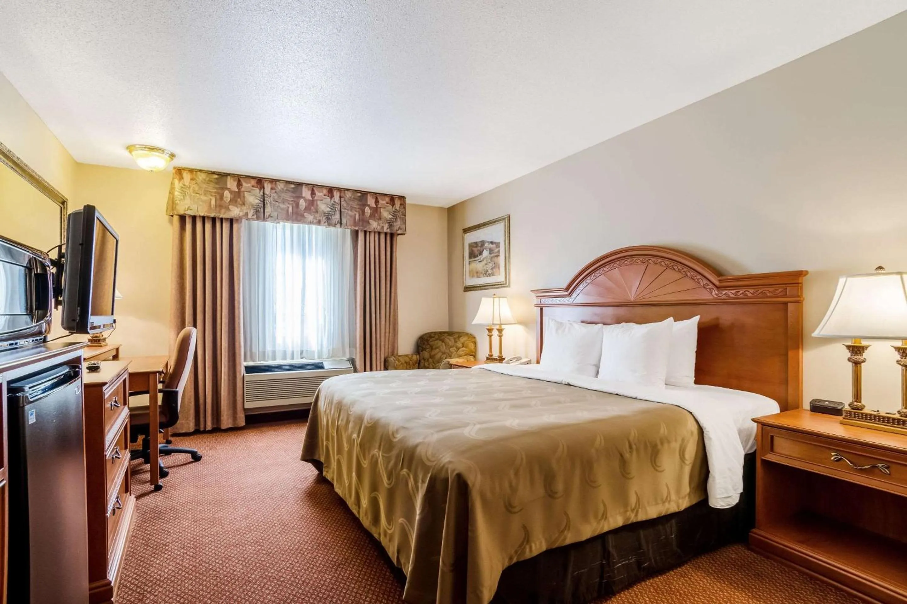 Bedroom, Bed in Quality Inn Alliance