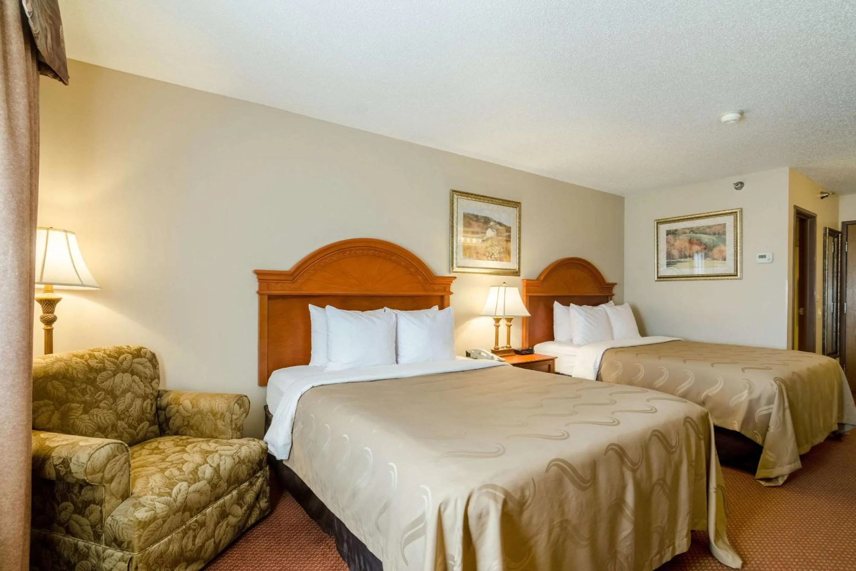 Bedroom, Bed in Quality Inn Alliance