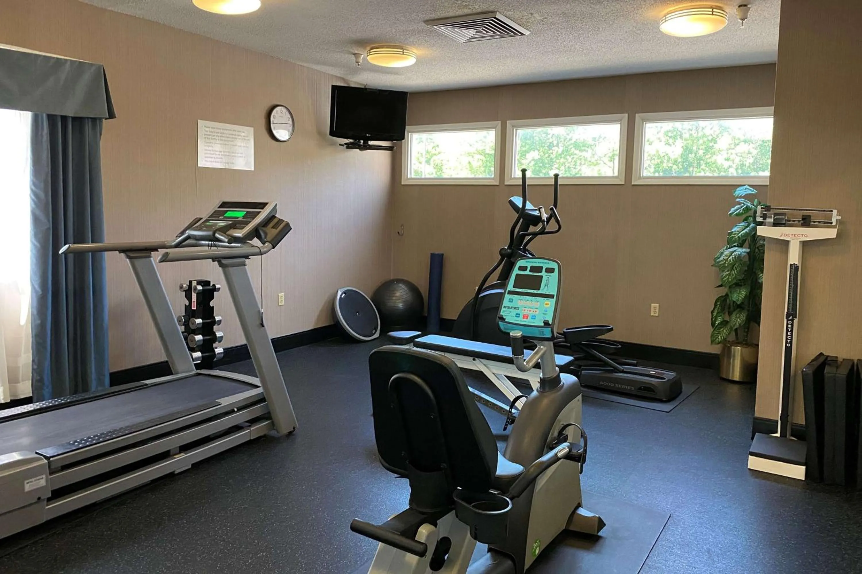 Fitness centre/facilities in Wingate by Wyndham Ashland