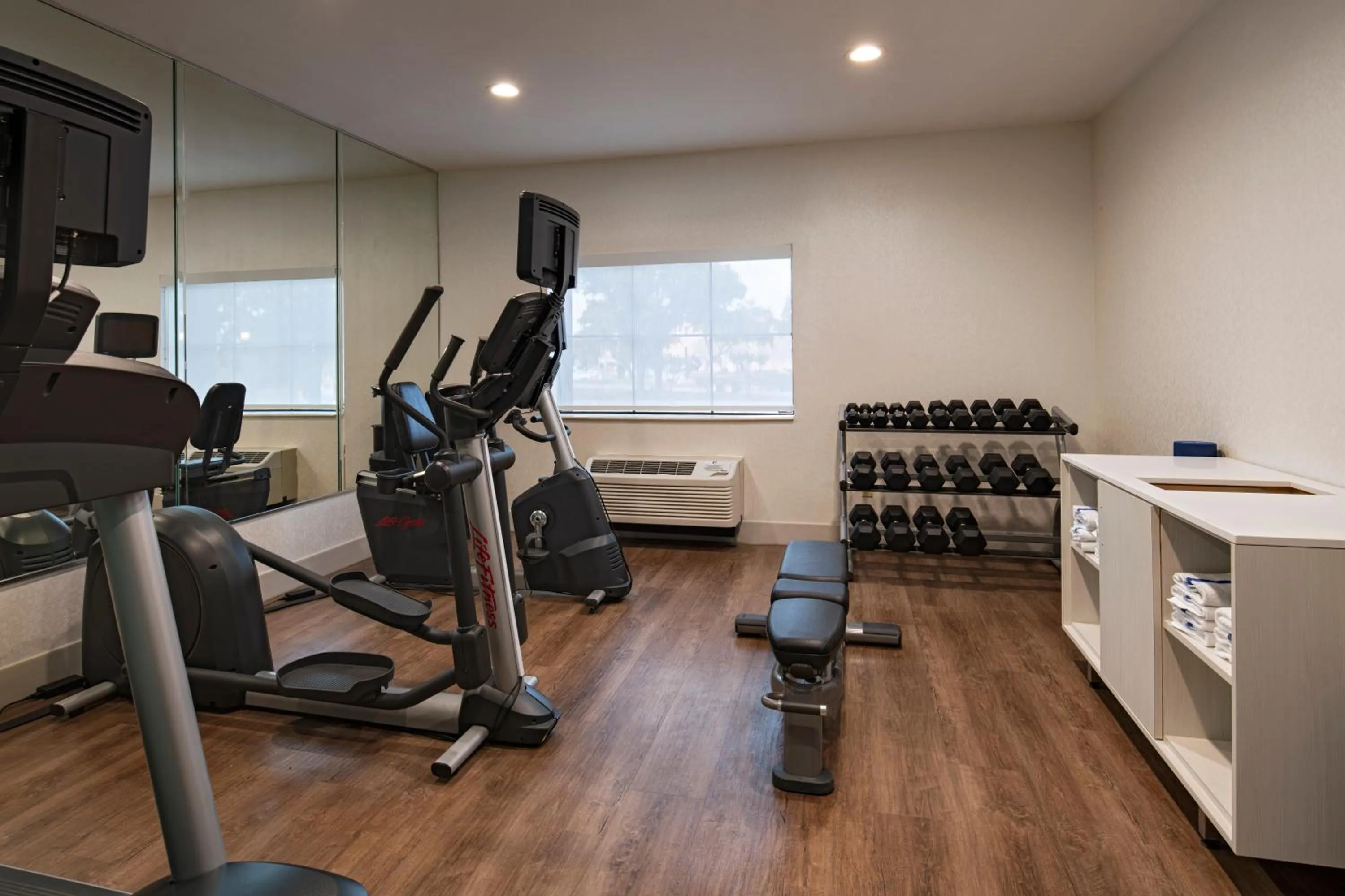 Fitness centre/facilities in Holiday Inn Express & Suites Cedar Park (Nw Austin) by IHG