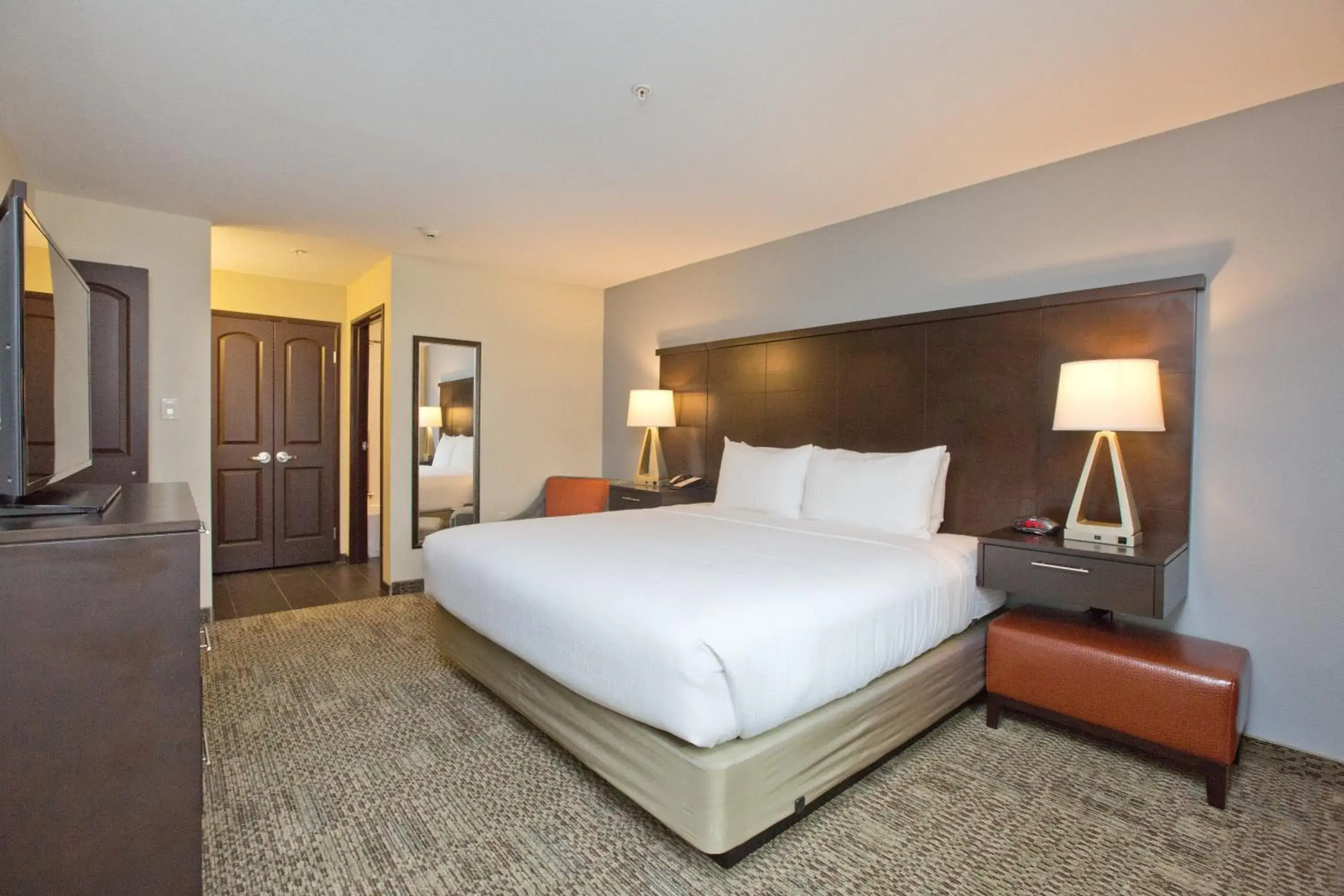 Two-Bedroom Suite in Staybridge Suites Austin South Interstate Hwy 35 by IHG Two-Bedroom Suite in Staybridge Suites Austin South Interstate Hwy 35 by IHG