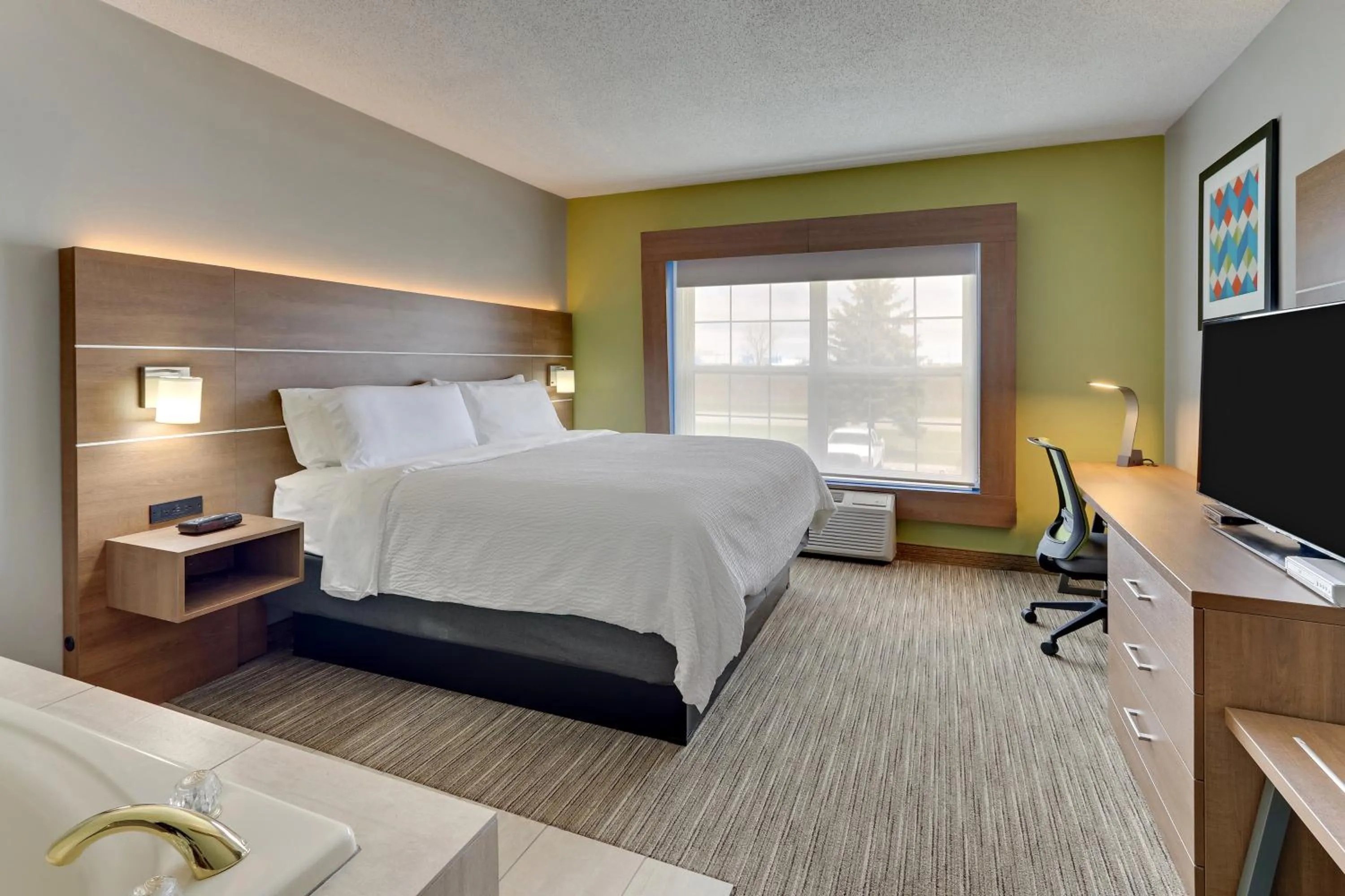 Photo of the whole room, Bed in Holiday Inn Express & Suites Bad Axe by IHG