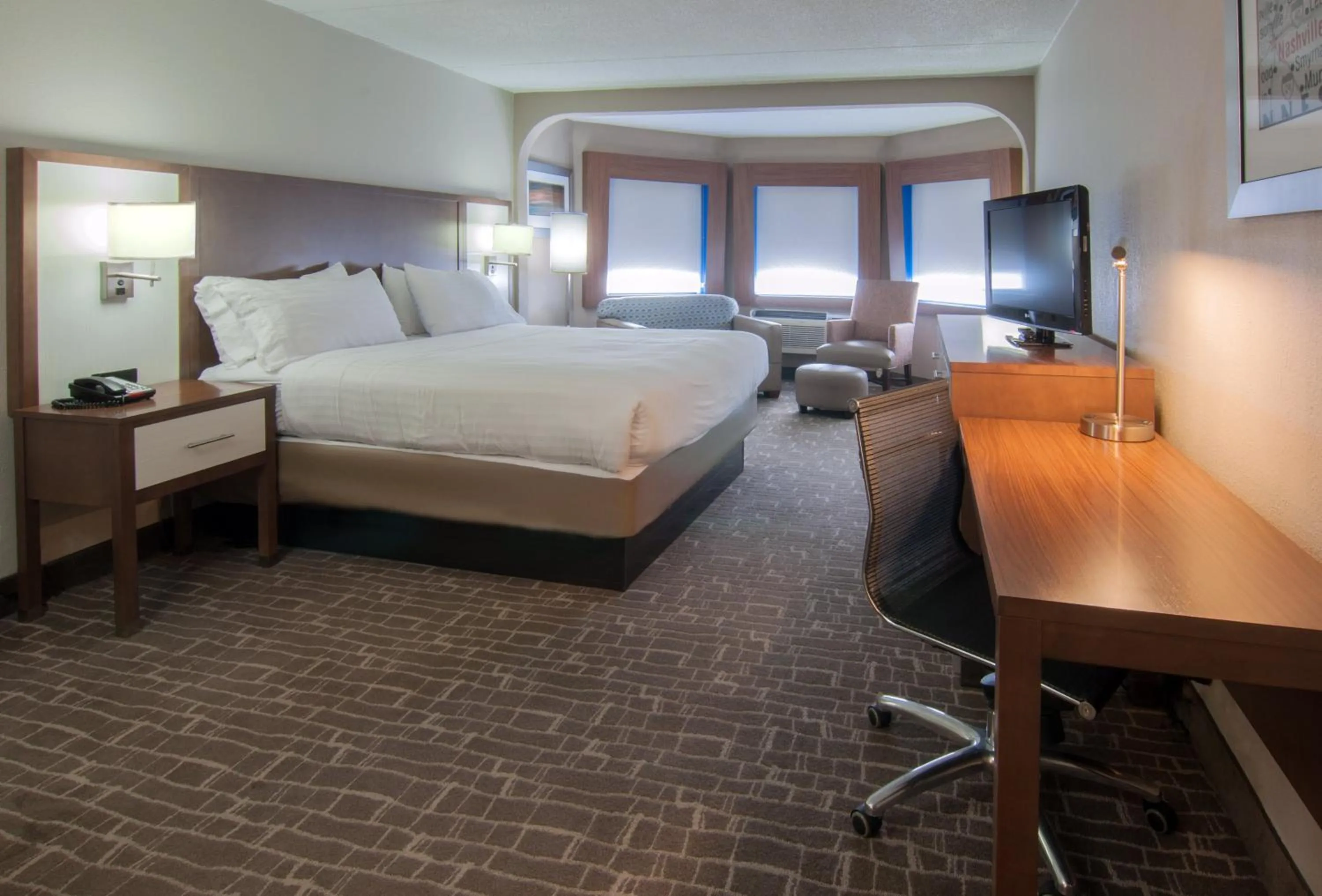 Photo of the whole room, Bed in Holiday Inn Express & Suites Nashville-I-40 & I-24(Spence Lane) by IHG