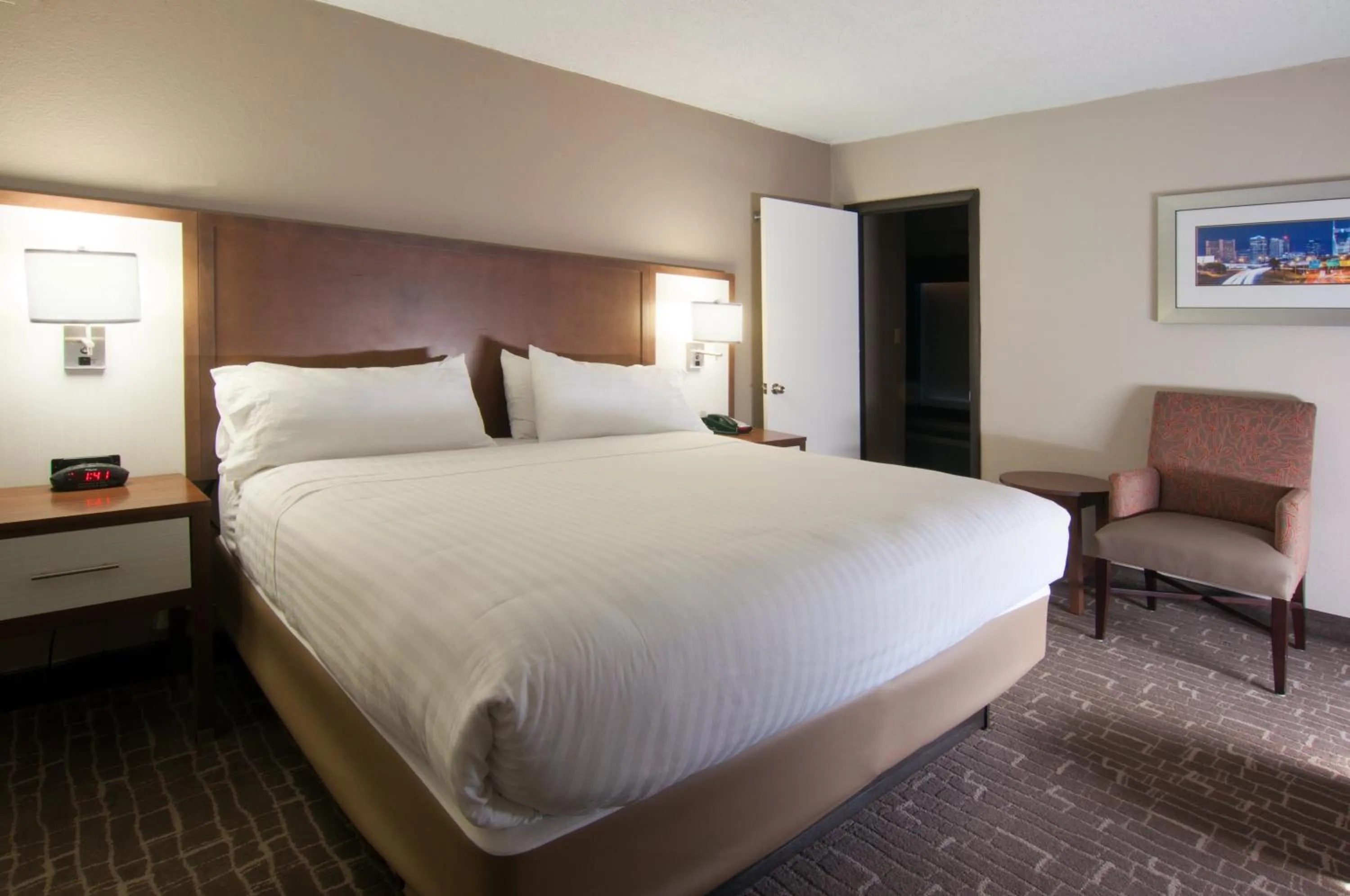 Photo of the whole room, Bed in Holiday Inn Express & Suites Nashville-I-40 & I-24(Spence Lane) by IHG