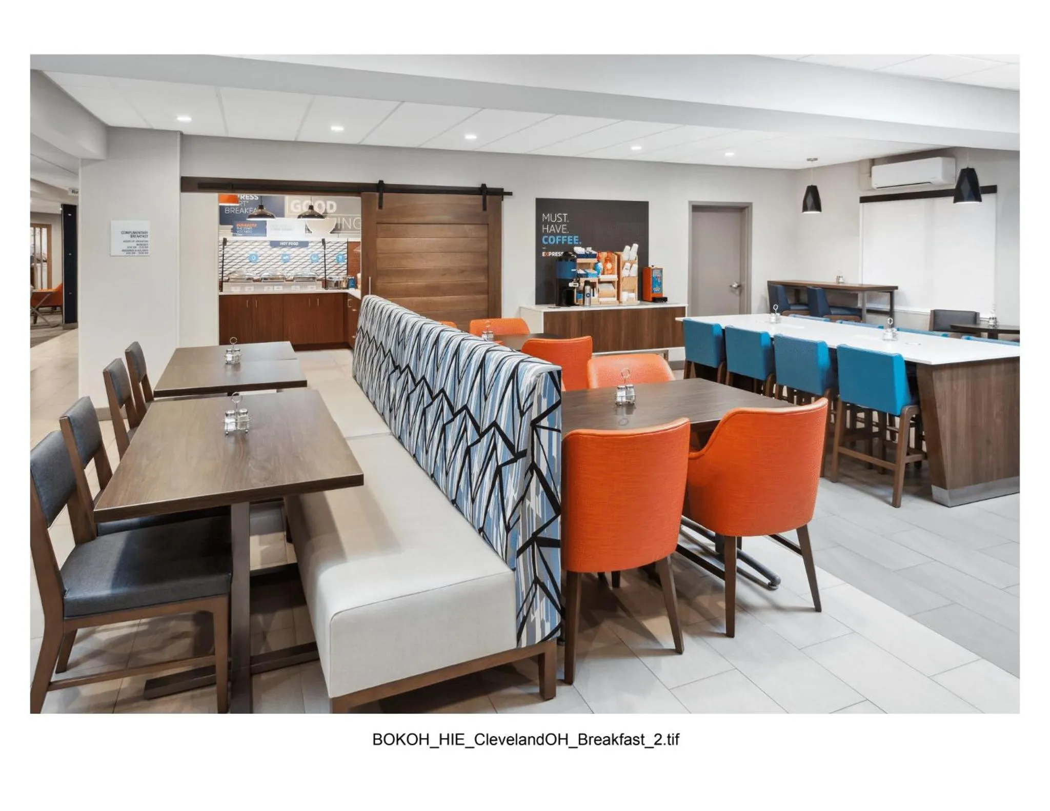 Seating area in Holiday Inn Express Cleveland Airport - Brook Park by IHG