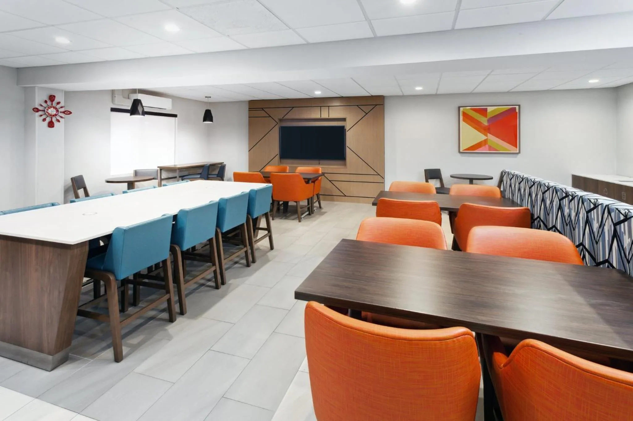 Breakfast in Holiday Inn Express Cleveland Airport - Brook Park by IHG