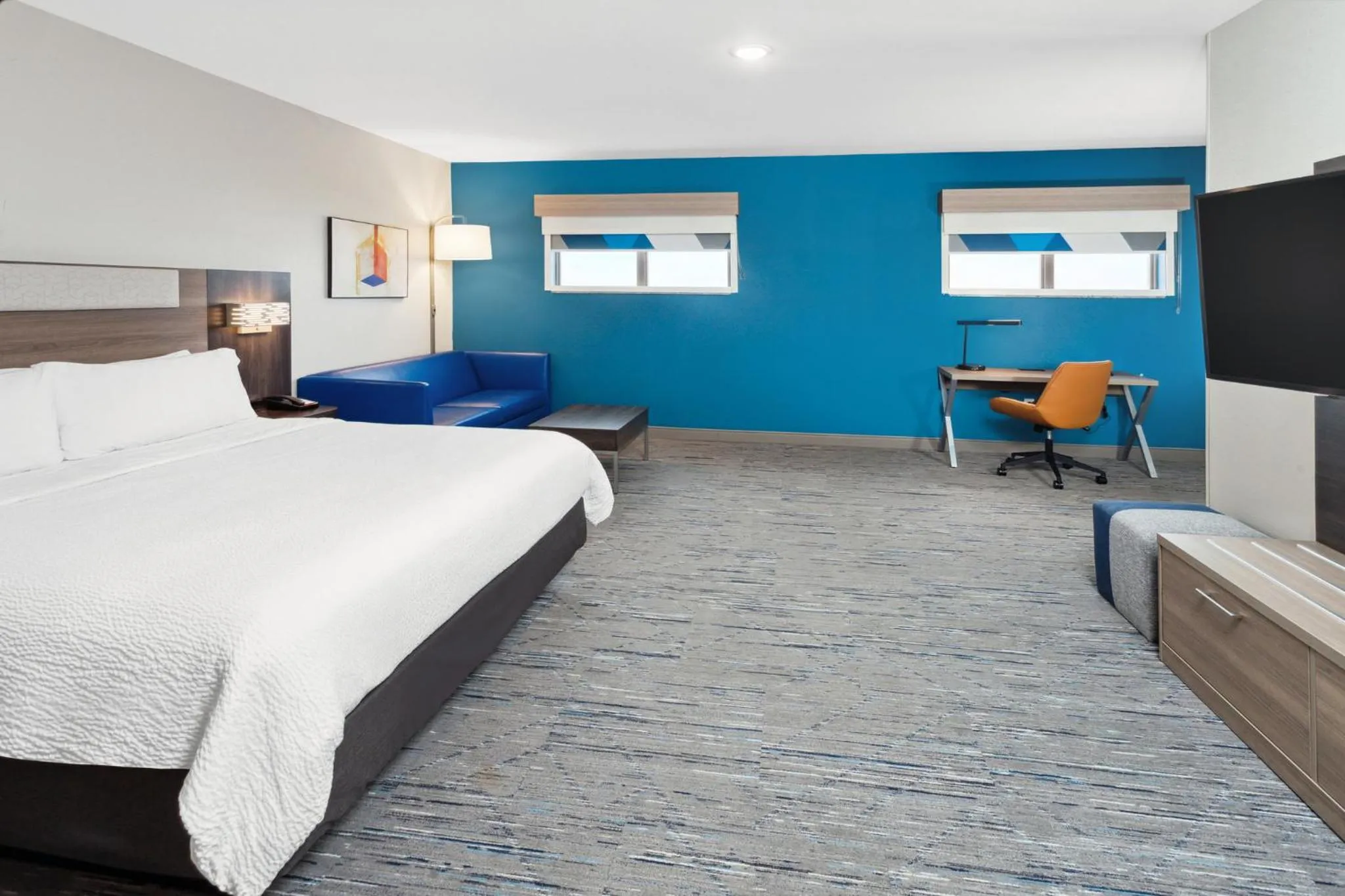 Photo of the whole room, Bed in Holiday Inn Express Cleveland Airport - Brook Park by IHG
