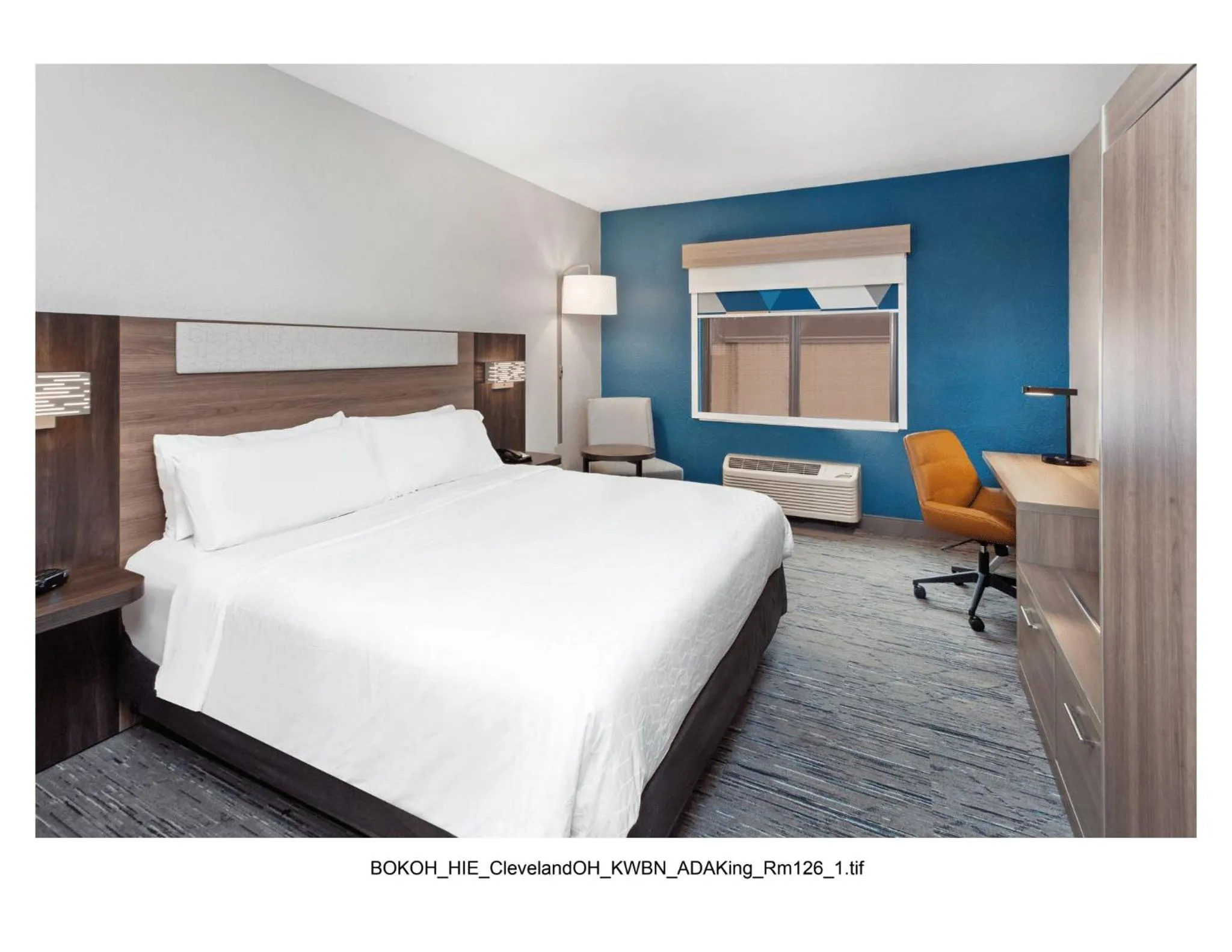 Bed in Holiday Inn Express Cleveland Airport - Brook Park by IHG