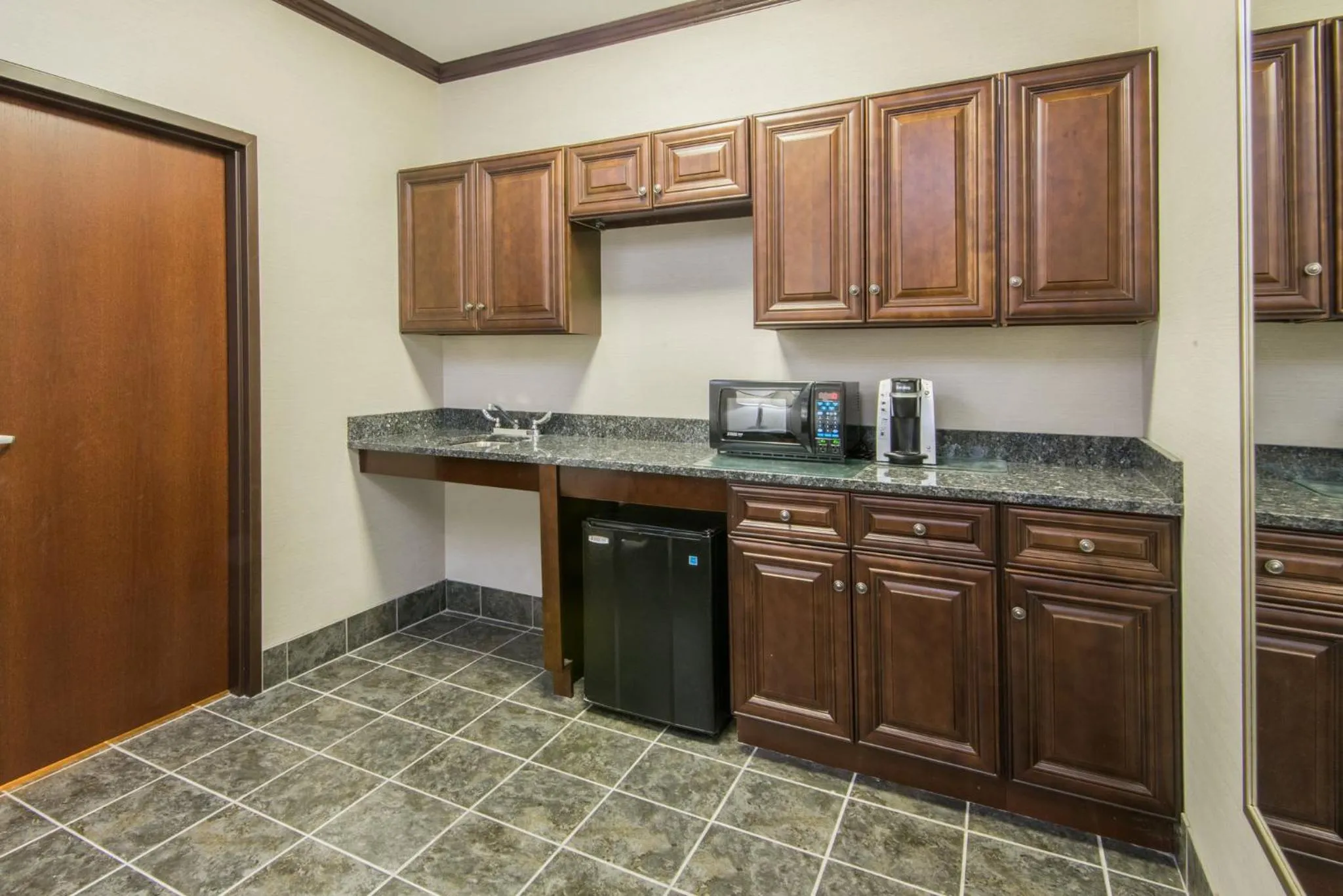 Bedroom in Holiday Inn Express Cleveland Airport - Brook Park by IHG