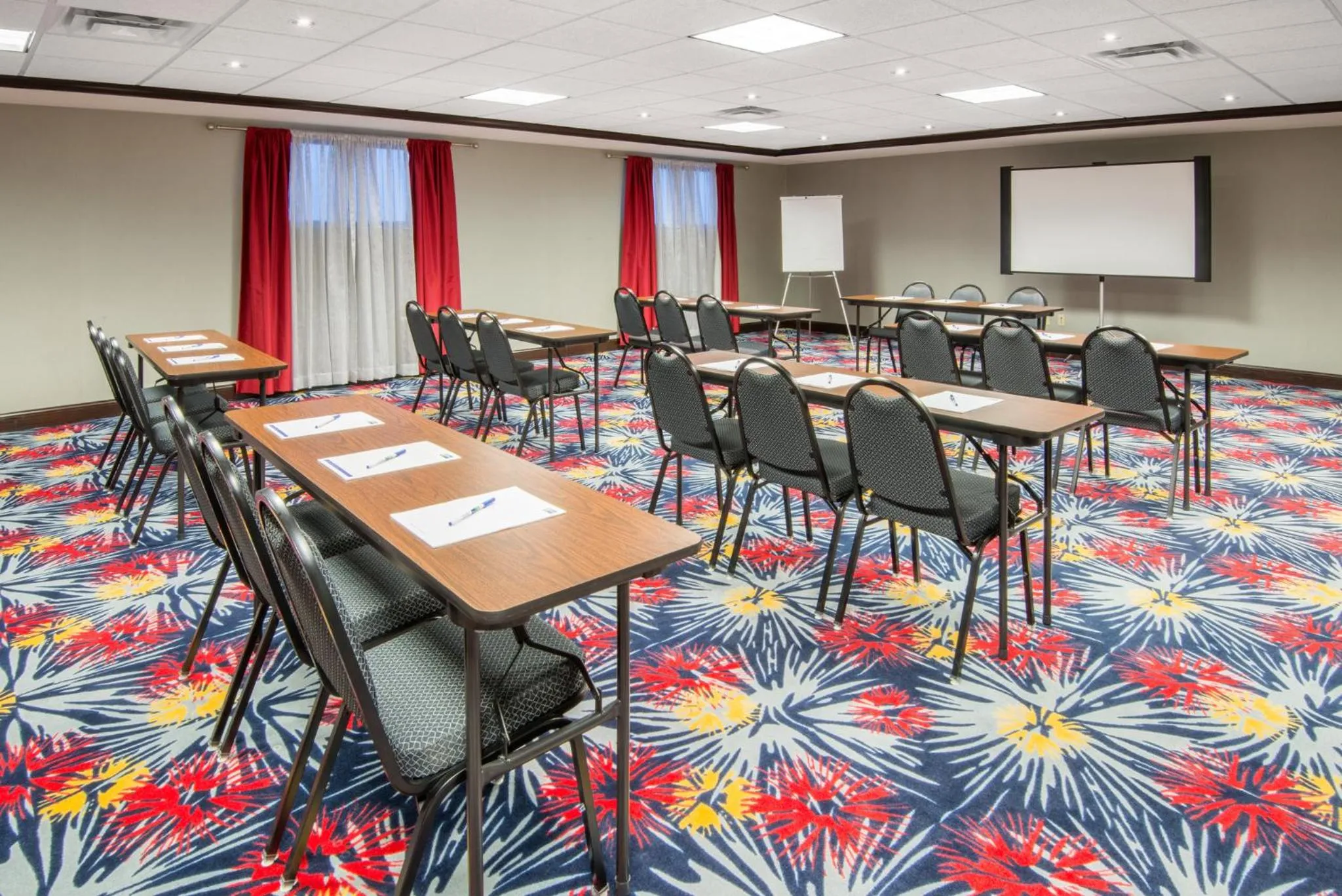 Meeting/conference room in Holiday Inn Express Cleveland Airport - Brook Park by IHG