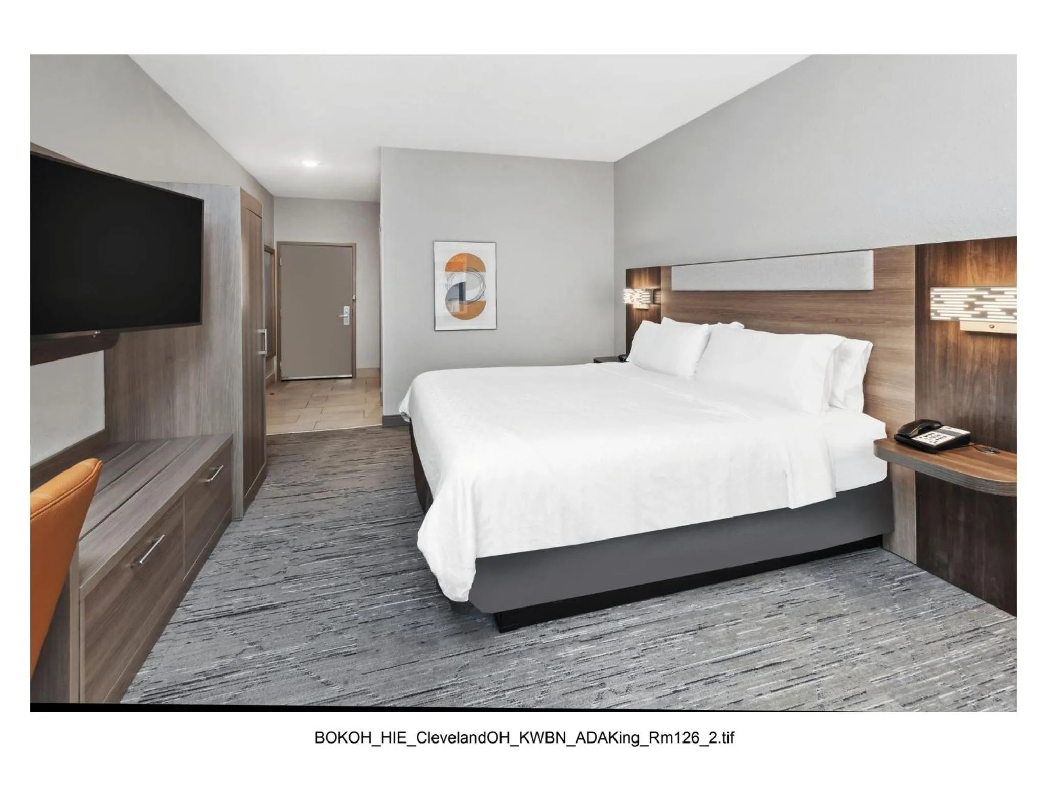 Bed in Holiday Inn Express Cleveland Airport - Brook Park by IHG