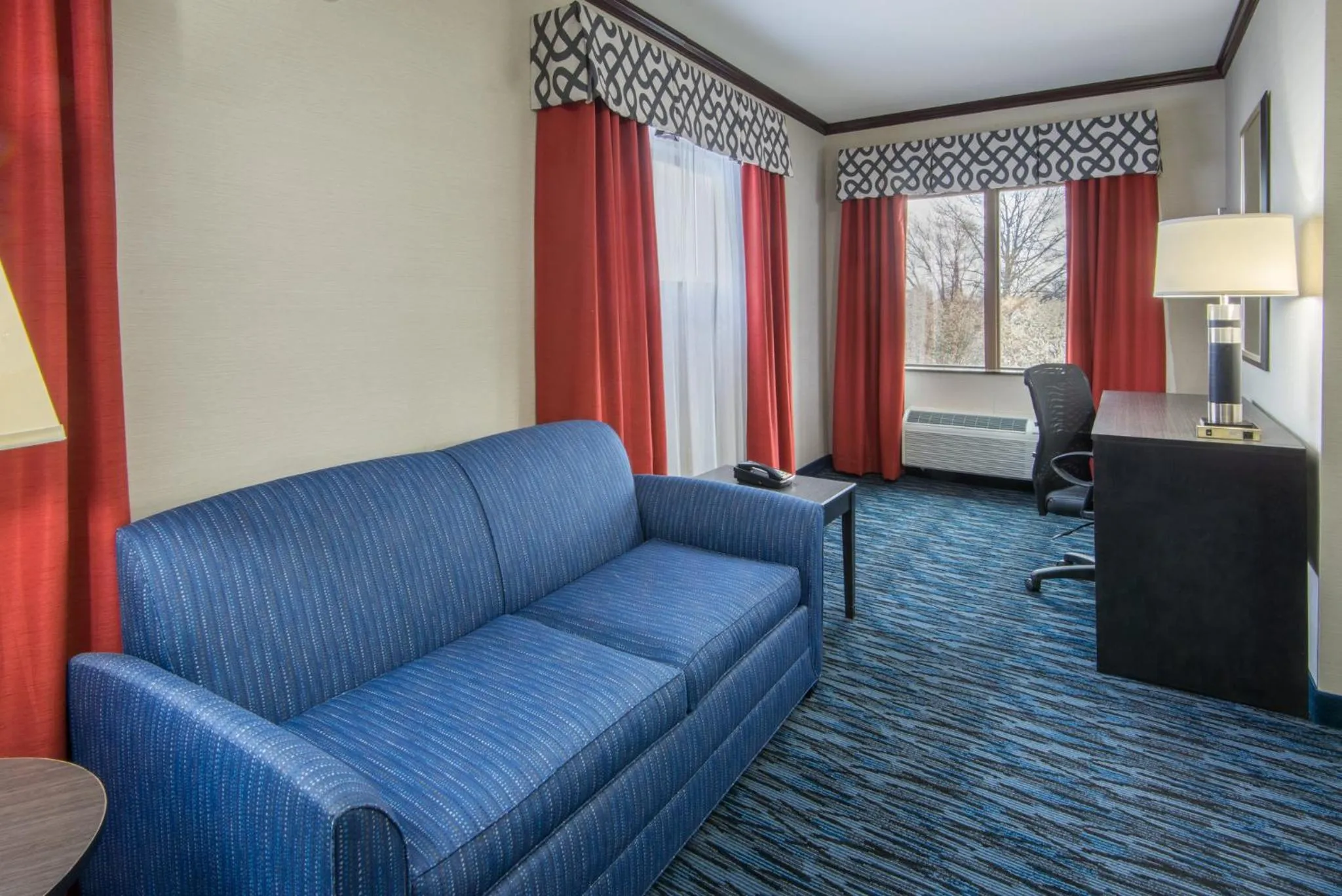 Bedroom in Holiday Inn Express Cleveland Airport - Brook Park by IHG