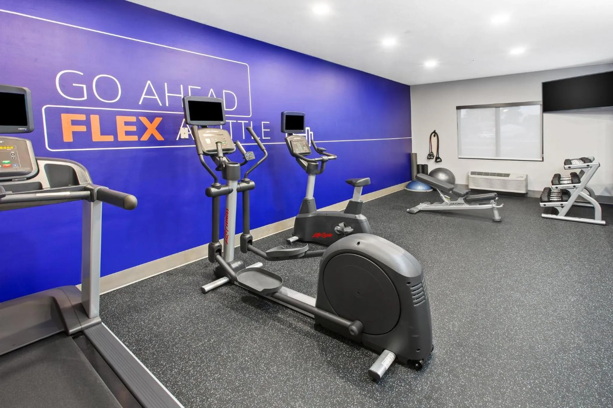 Fitness centre/facilities in Holiday Inn Express Cleveland Airport - Brook Park by IHG