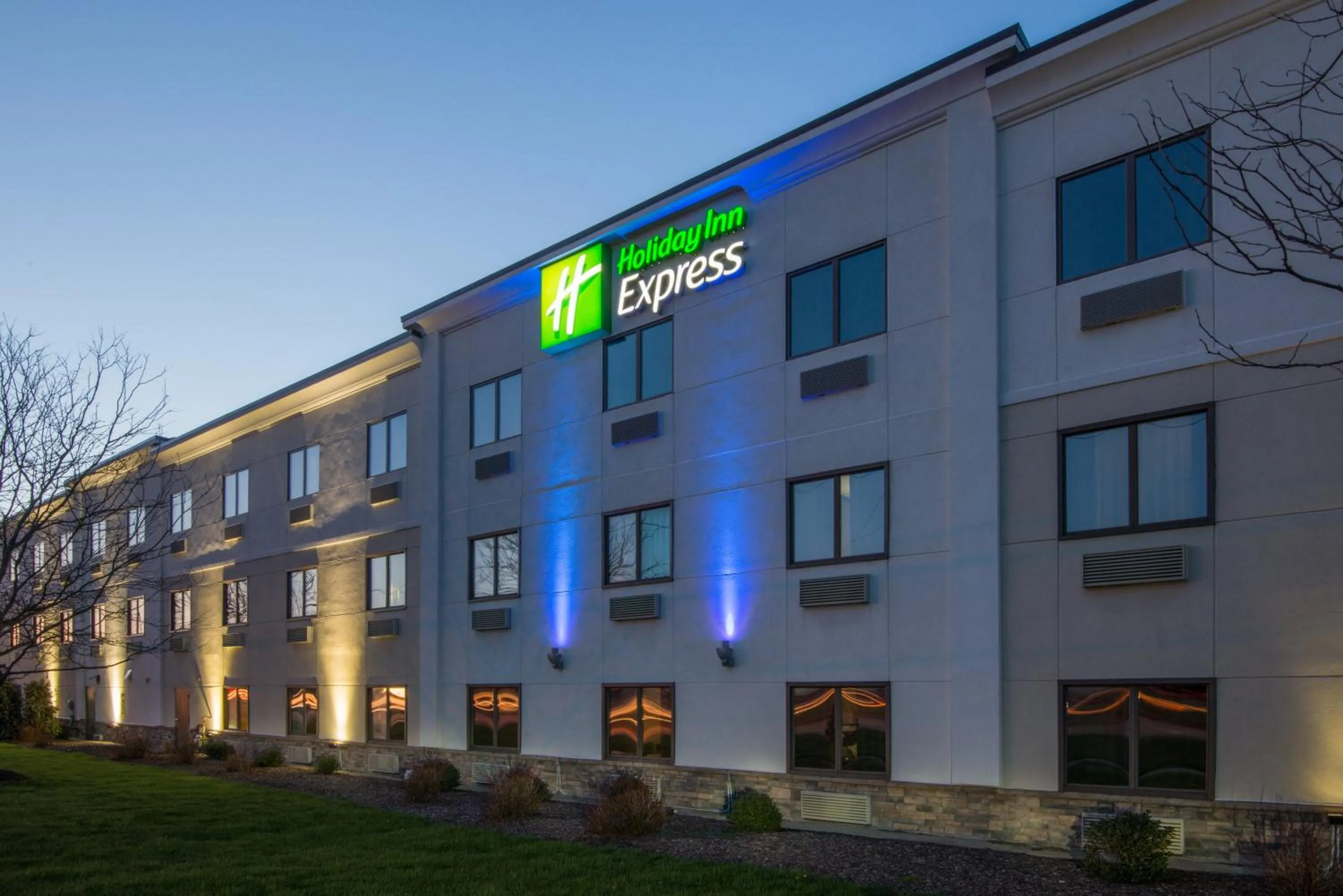 Property building in Holiday Inn Express Cleveland Airport - Brook Park by IHG