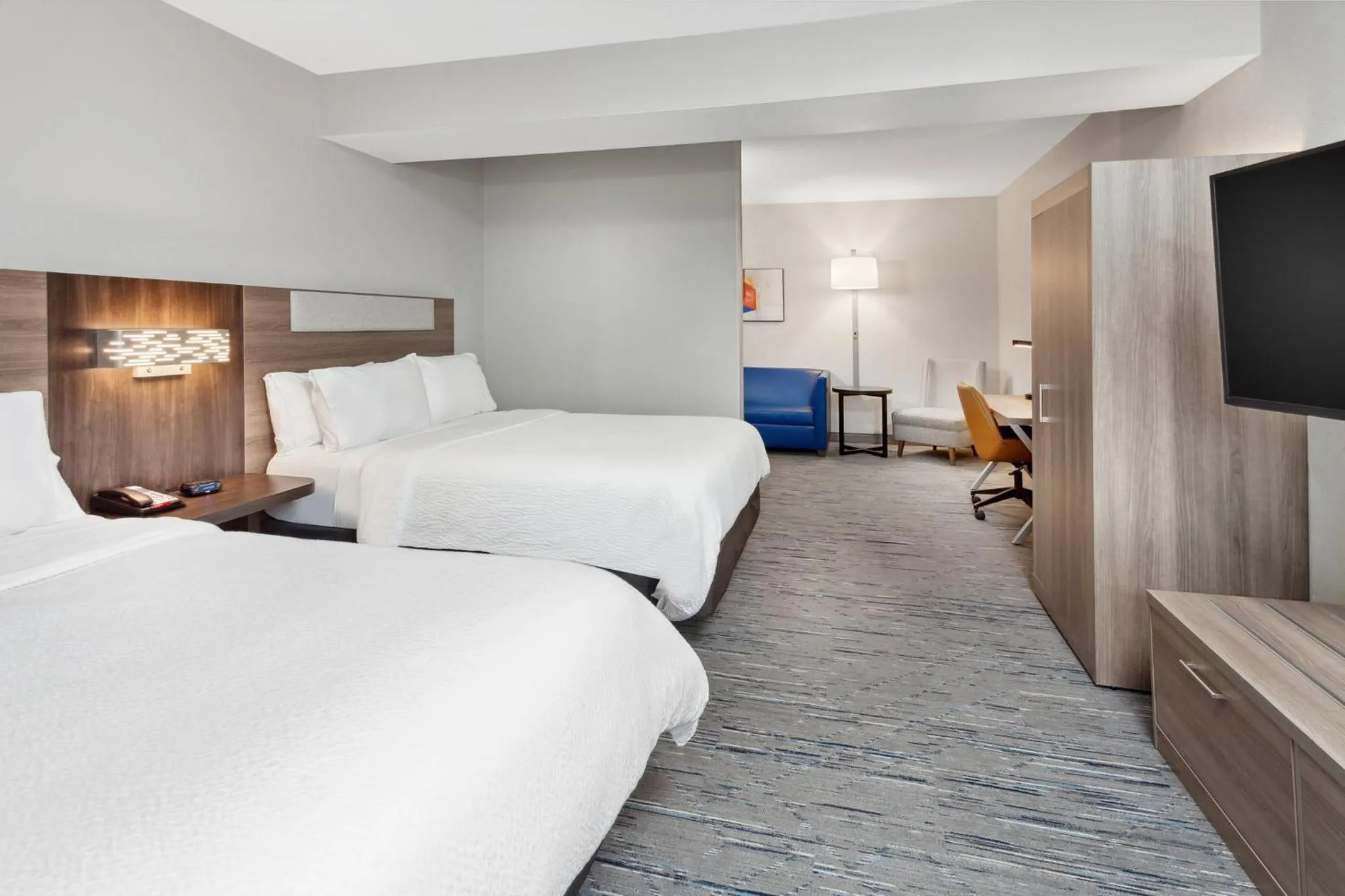 Photo of the whole room, Bed in Holiday Inn Express Cleveland Airport - Brook Park by IHG