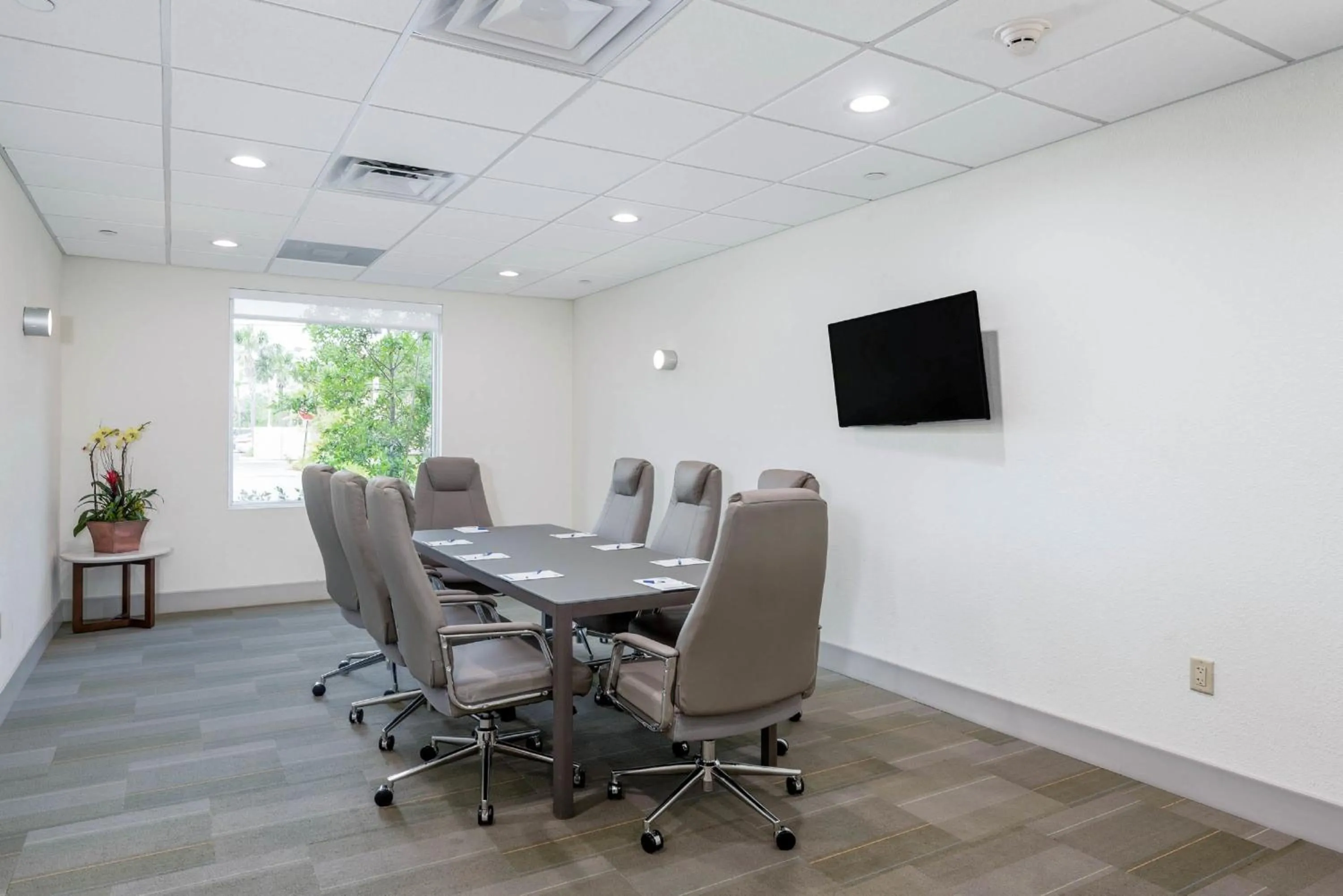 Meeting/conference room in Holiday Inn Express & Suites Boynton Beach by IHG