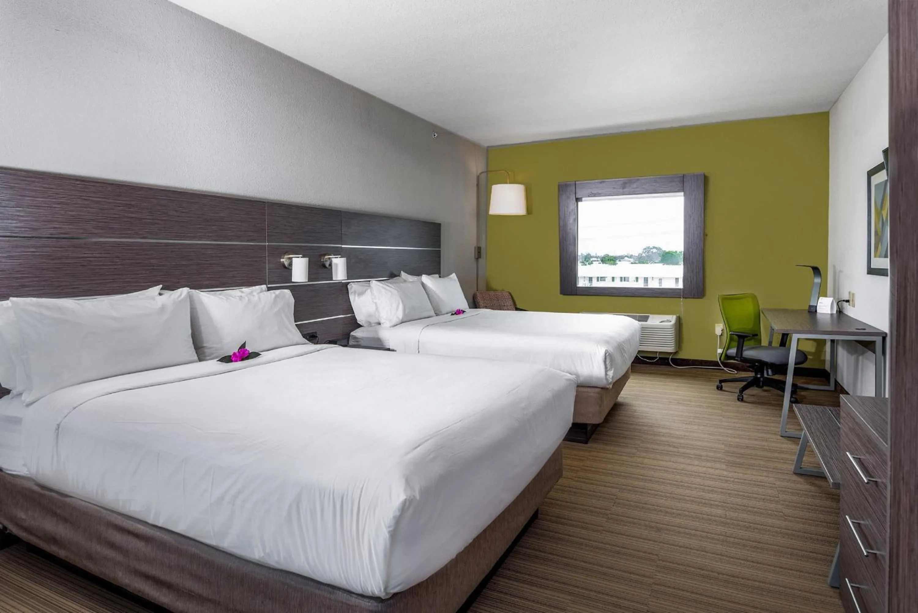 Photo of the whole room, Bed in Holiday Inn Express & Suites Boynton Beach by IHG