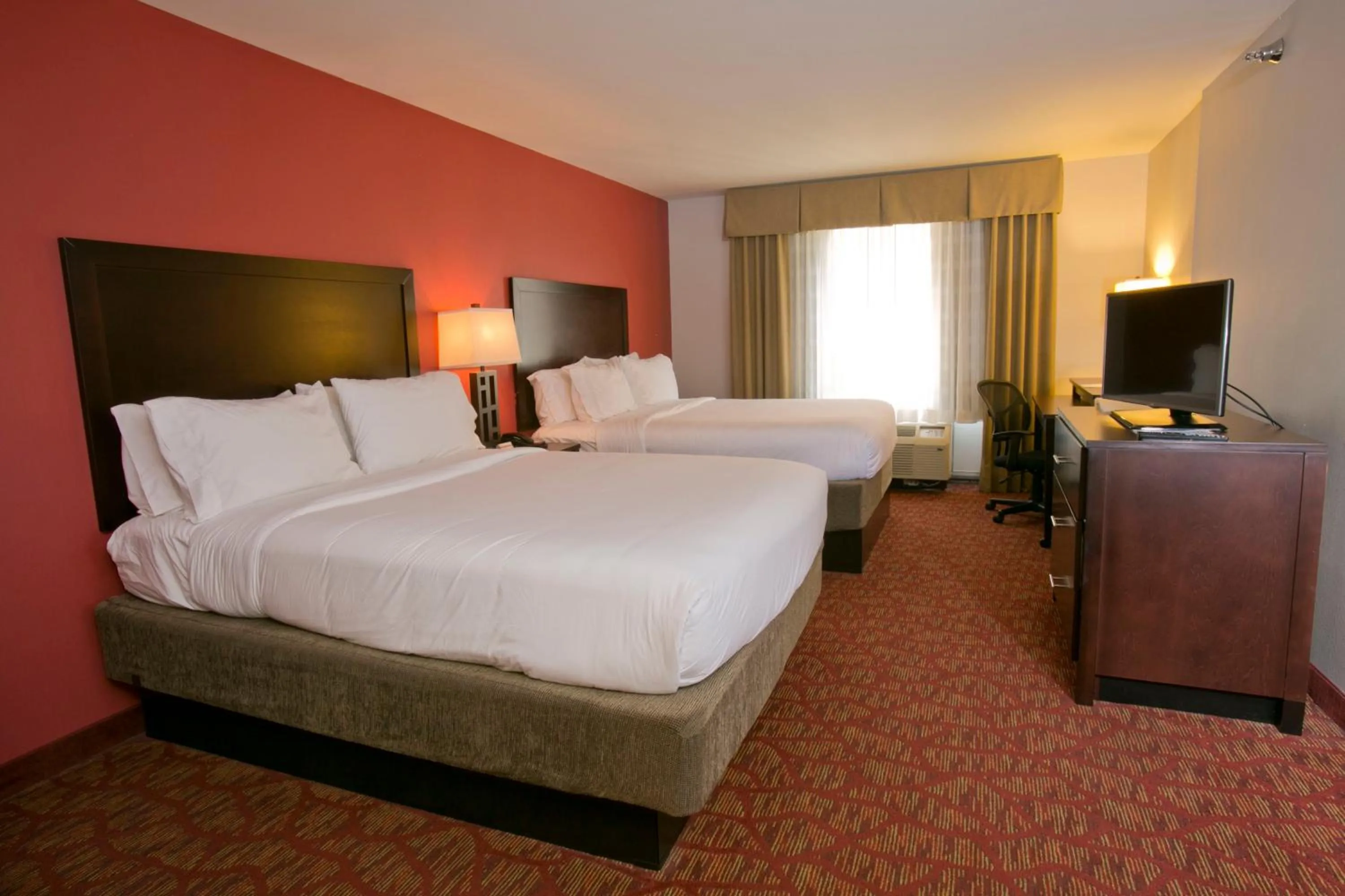 Photo of the whole room, Bed in Holiday Inn Express & Suites Brookhaven by IHG