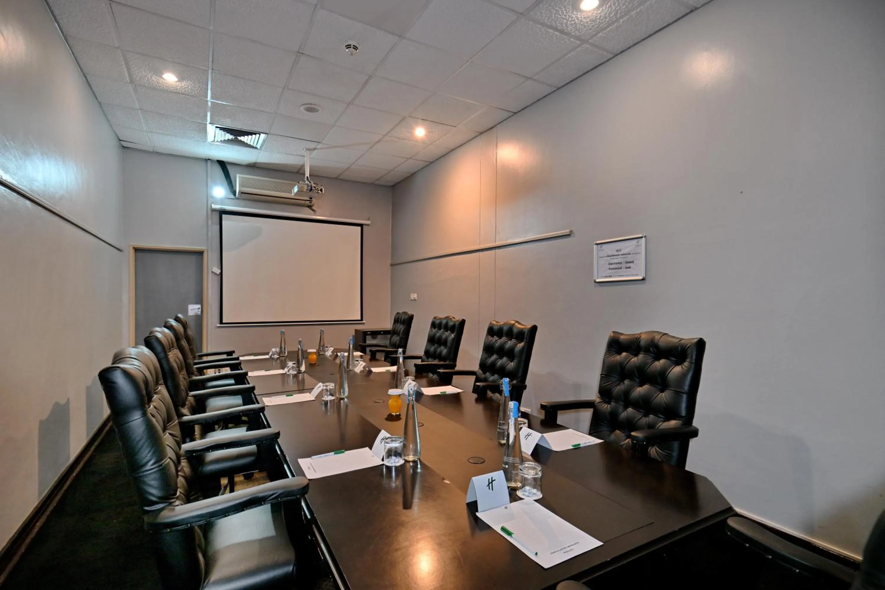 Meeting/conference room in Holiday Inn - Bulawayo by IHG