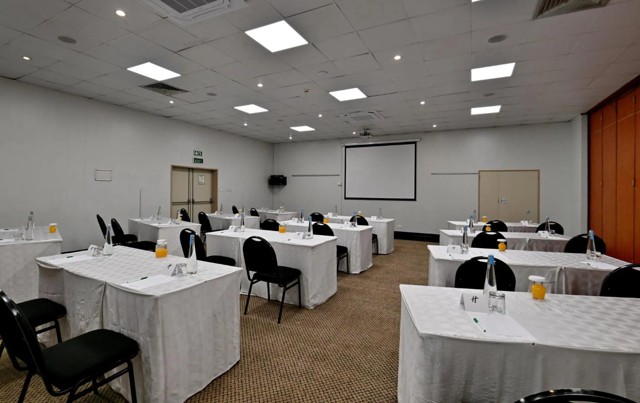Meeting/conference room in Holiday Inn - Bulawayo by IHG