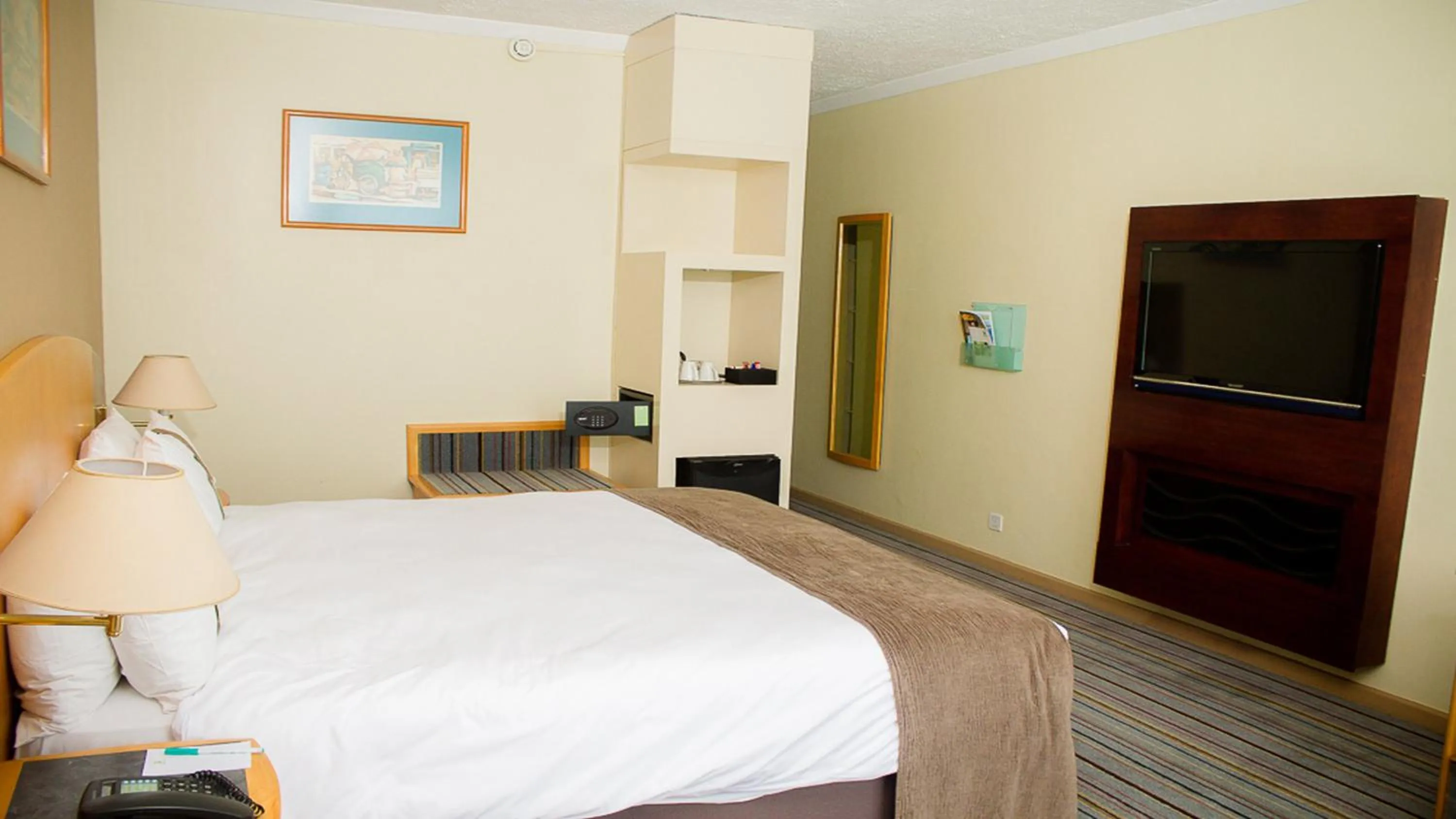 Photo of the whole room, Bed in Holiday Inn - Bulawayo by IHG