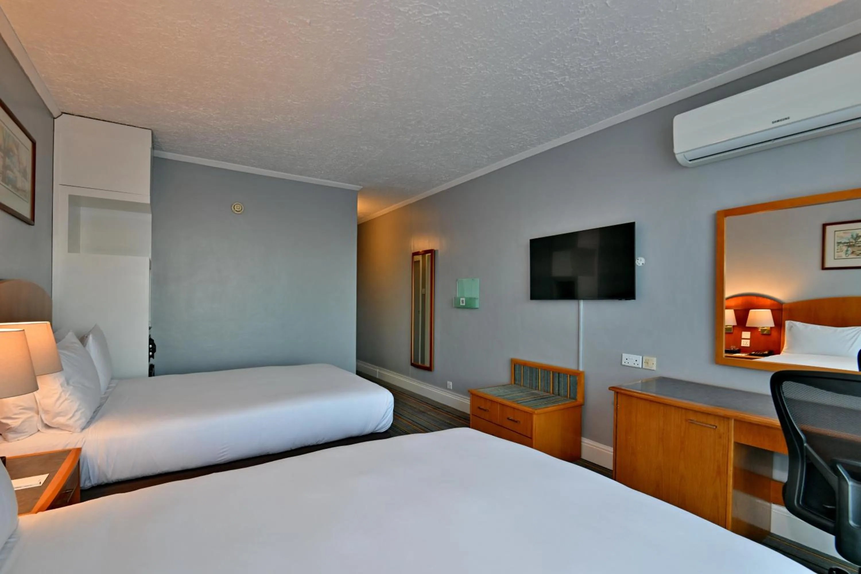 Bedroom, Bed in Holiday Inn - Bulawayo by IHG